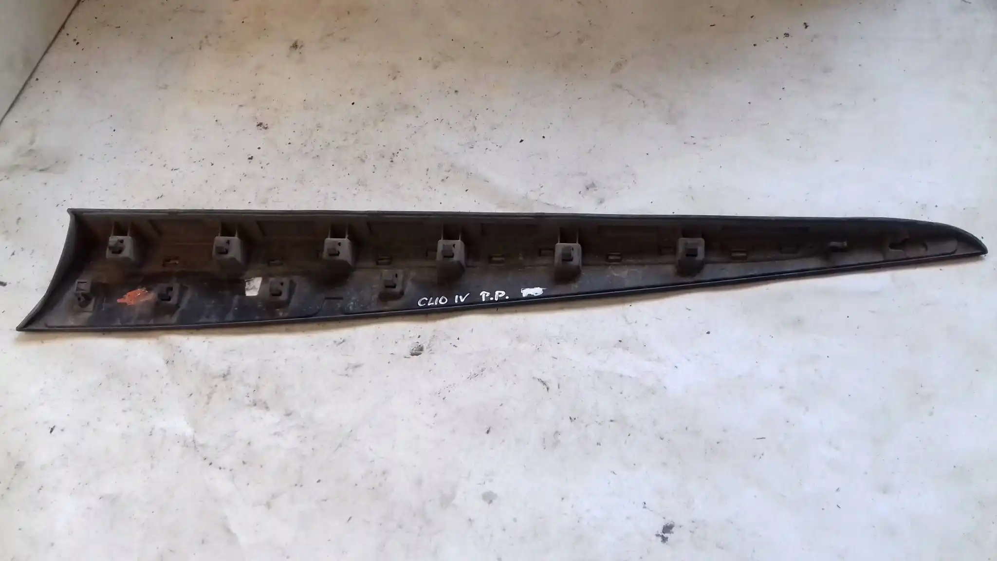 LISTWA DRZWI PRAWY PRZÓD PRZEDNIA 801865598R RENAULT CLIO IV 12-