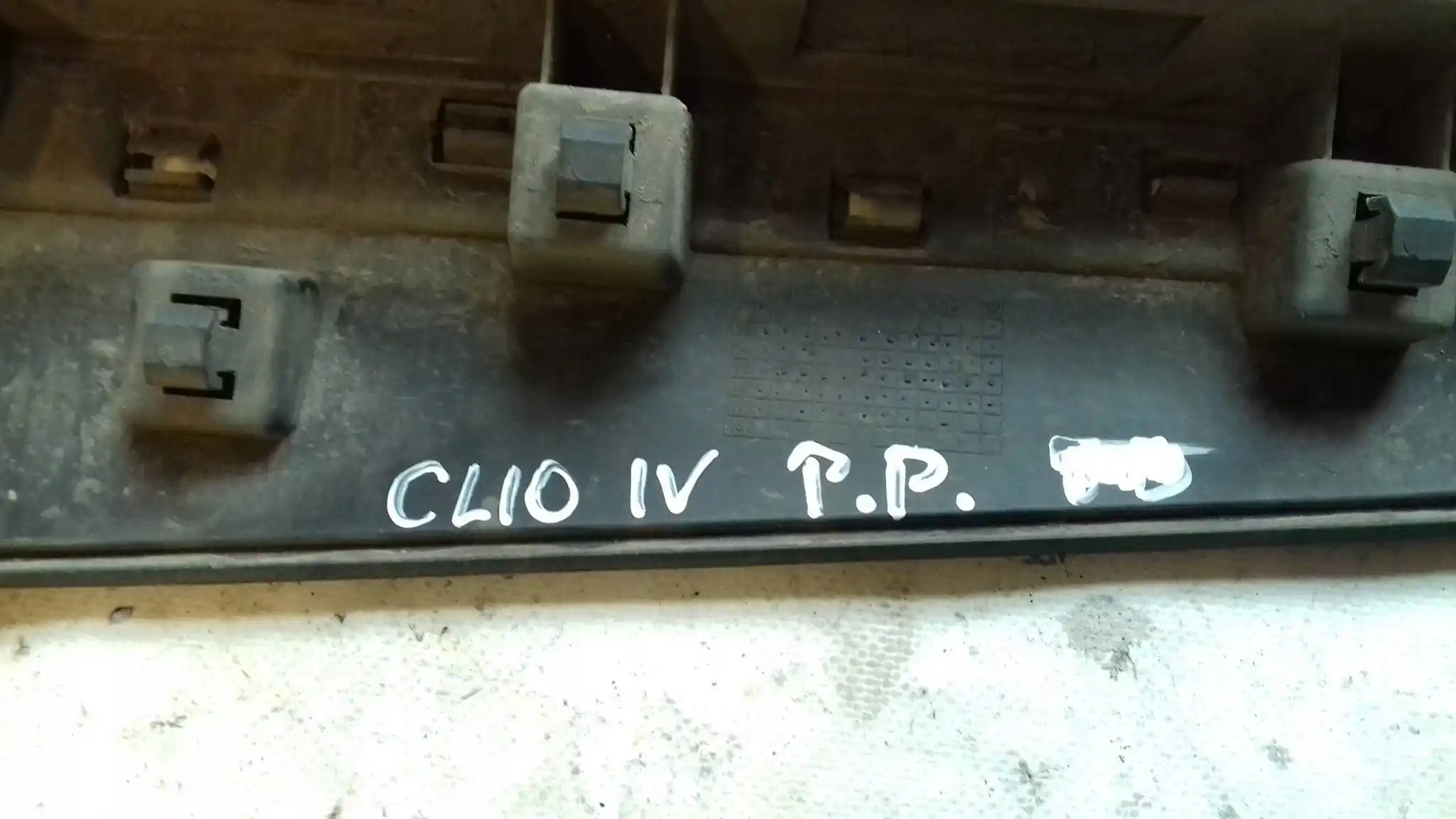 LISTWA DRZWI PRAWY PRZÓD PRZEDNIA 801865598R RENAULT CLIO IV 12-