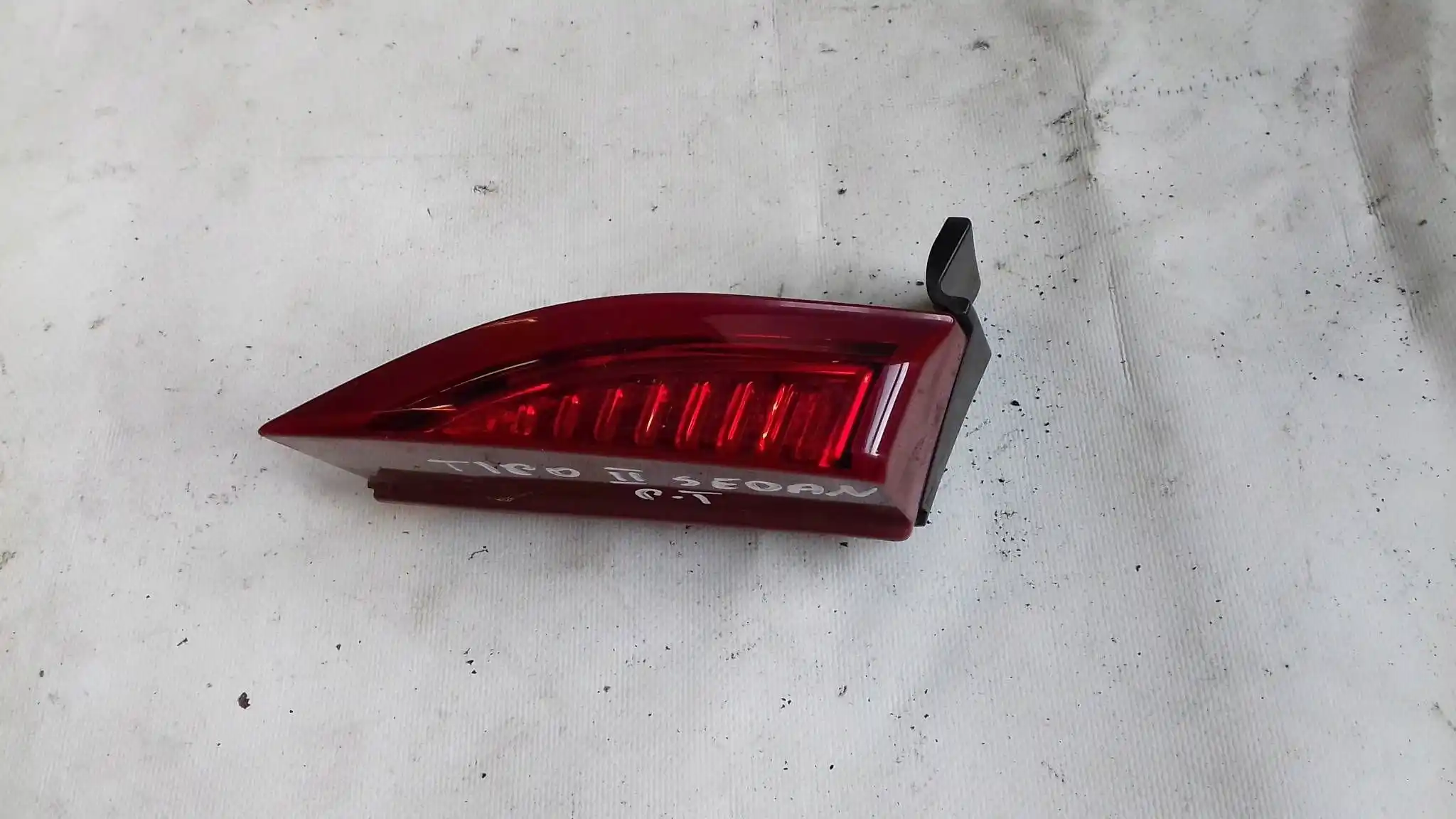 LAMPA ODBLASK KLAPY PRAWY TYŁ 51984460 FIAT TIPO II SEDAN 15-