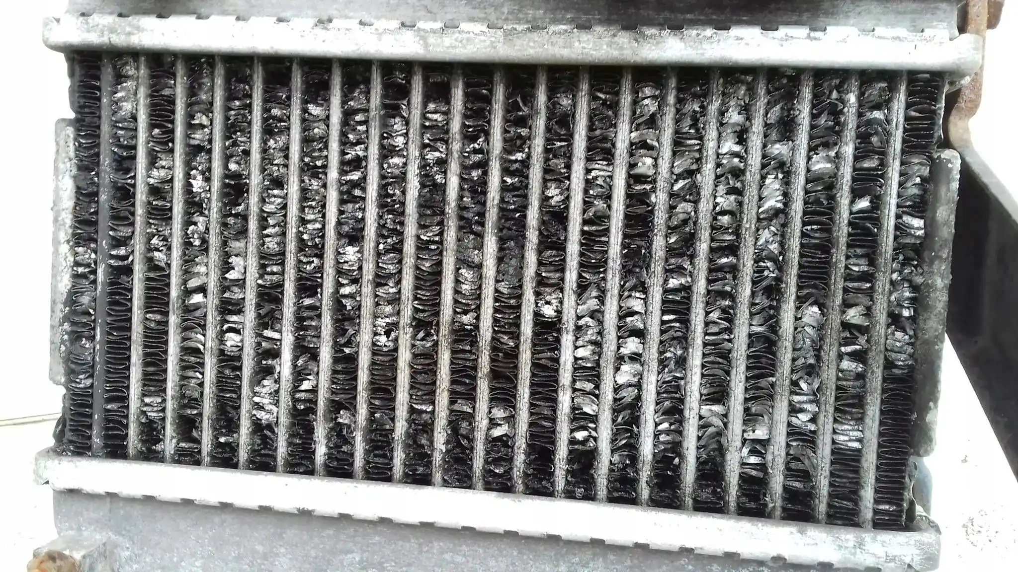 INTERCOOLER CHŁODNICA POWIETRZA TOYOTA AVENSIS T22 2.0 D4D 97-