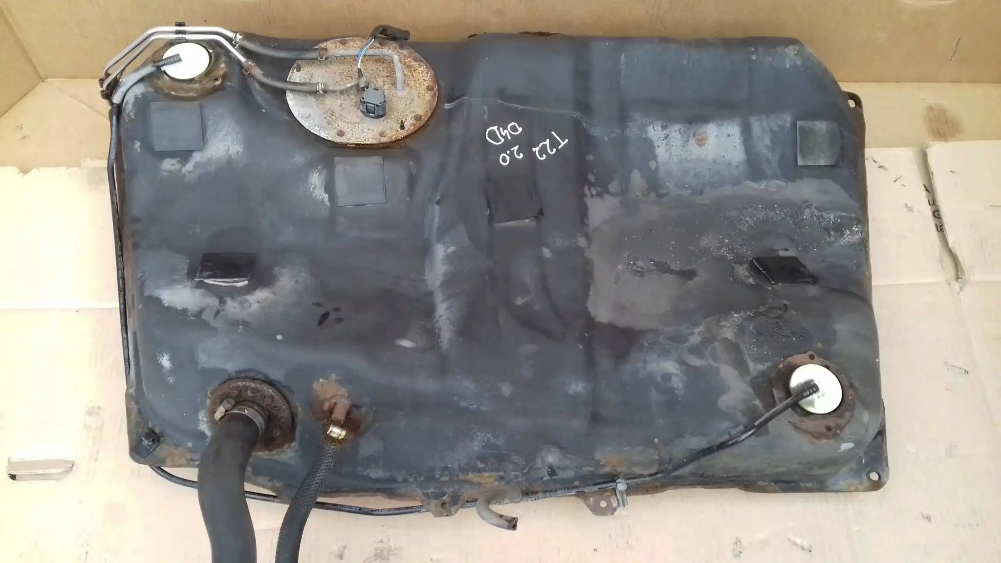 ZBIORNIK BAK PALIWA TOYOTA AVENSIS T22 KOMBI 2.0 D4D 97-