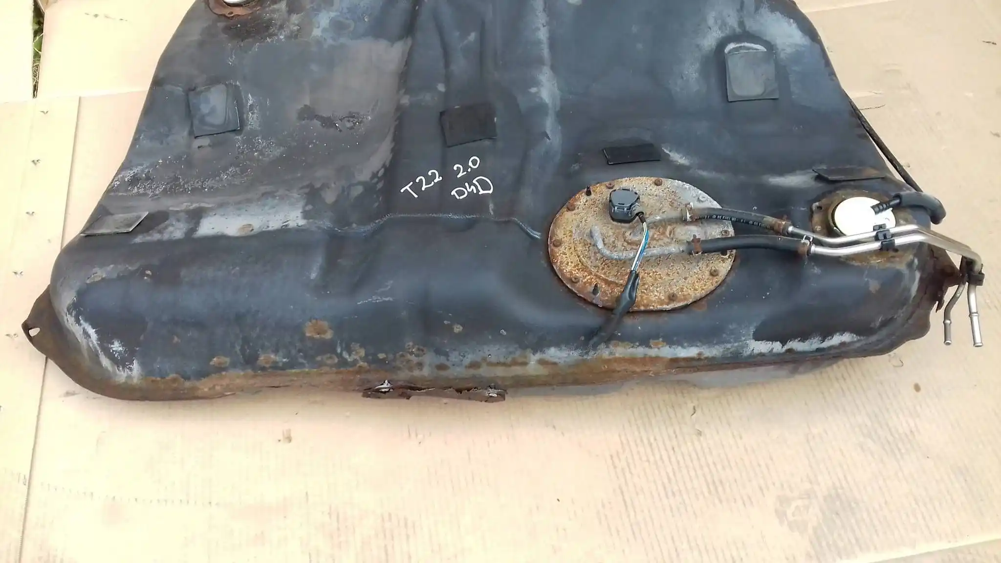 ZBIORNIK BAK PALIWA TOYOTA AVENSIS T22 KOMBI 2.0 D4D 97-