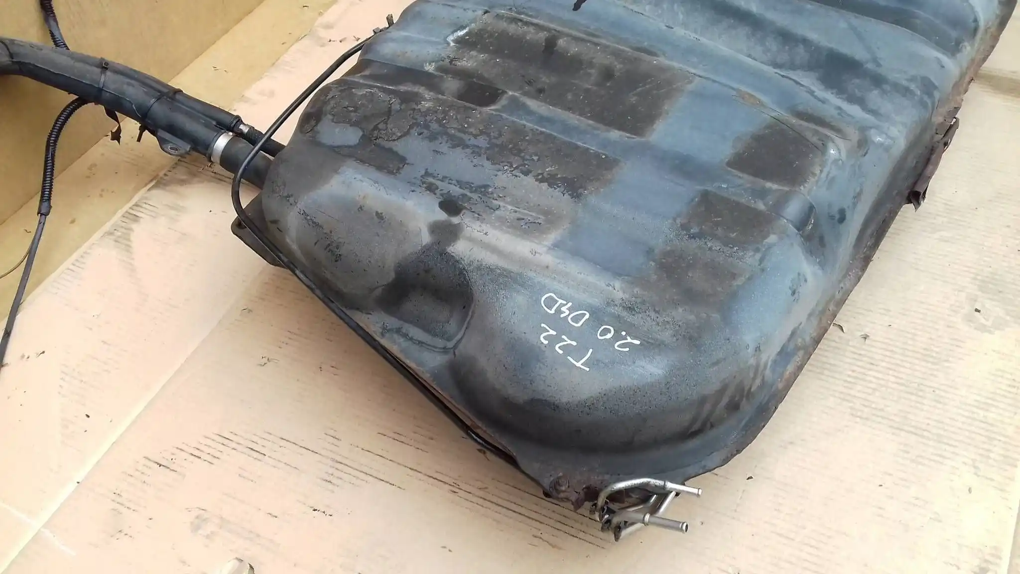 ZBIORNIK BAK PALIWA TOYOTA AVENSIS T22 KOMBI 2.0 D4D 97-