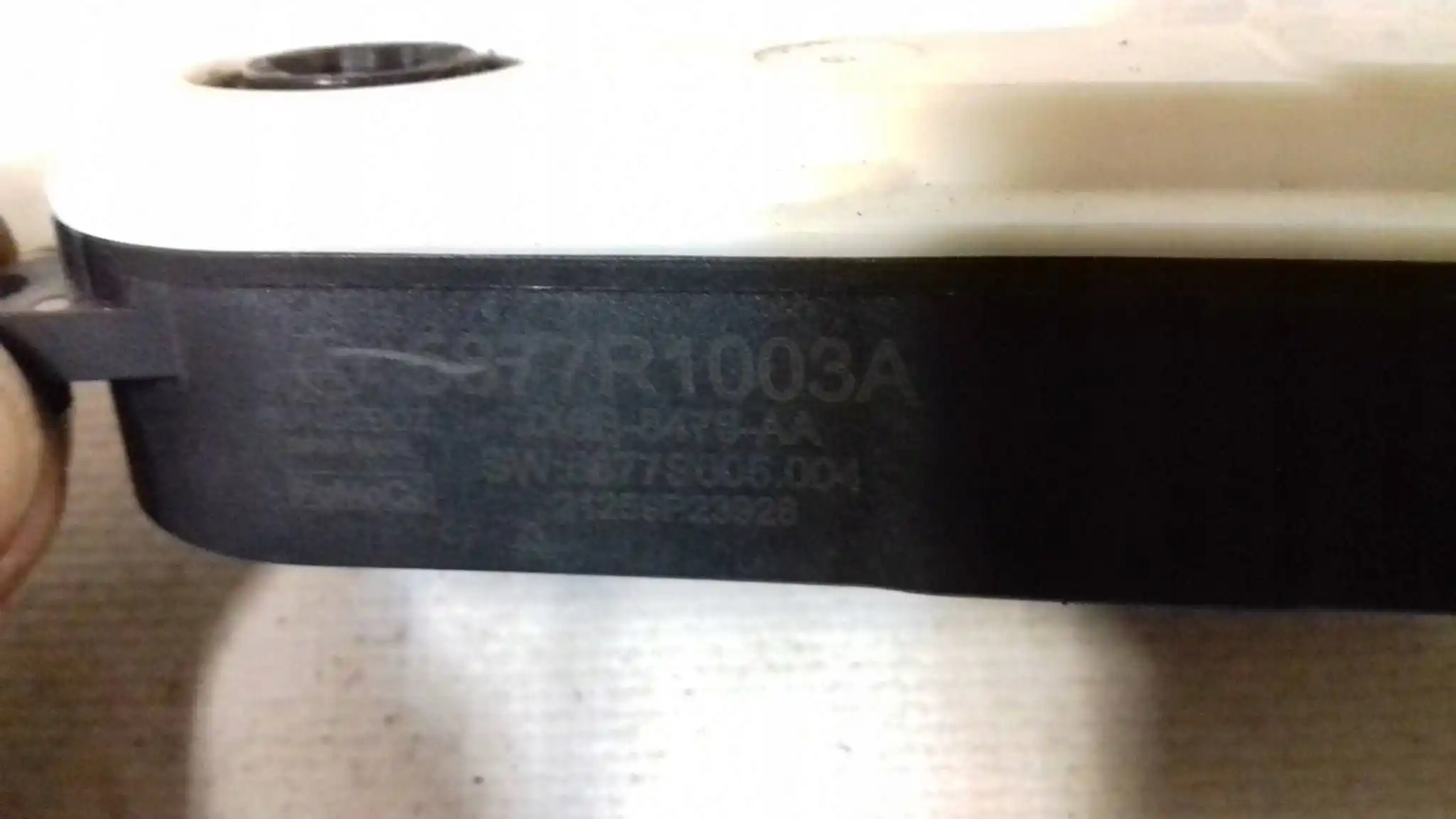 SILNICZEK ŻALUZJI CHŁODNICY 6877R1003A FORD FOCUS MK4 18-