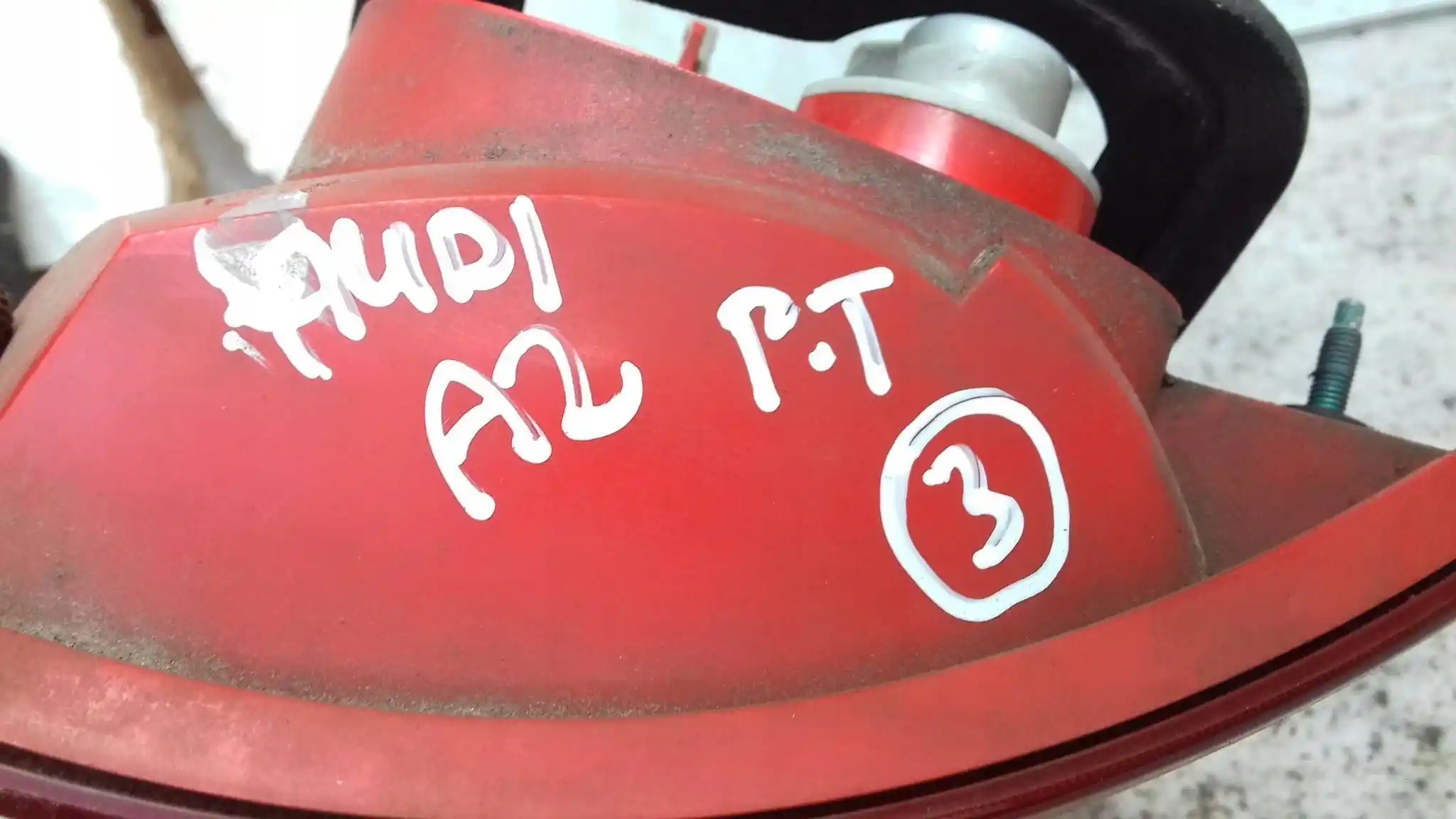 LAMPA PRAWY TYŁ TYLNA AUDI A2 99-
