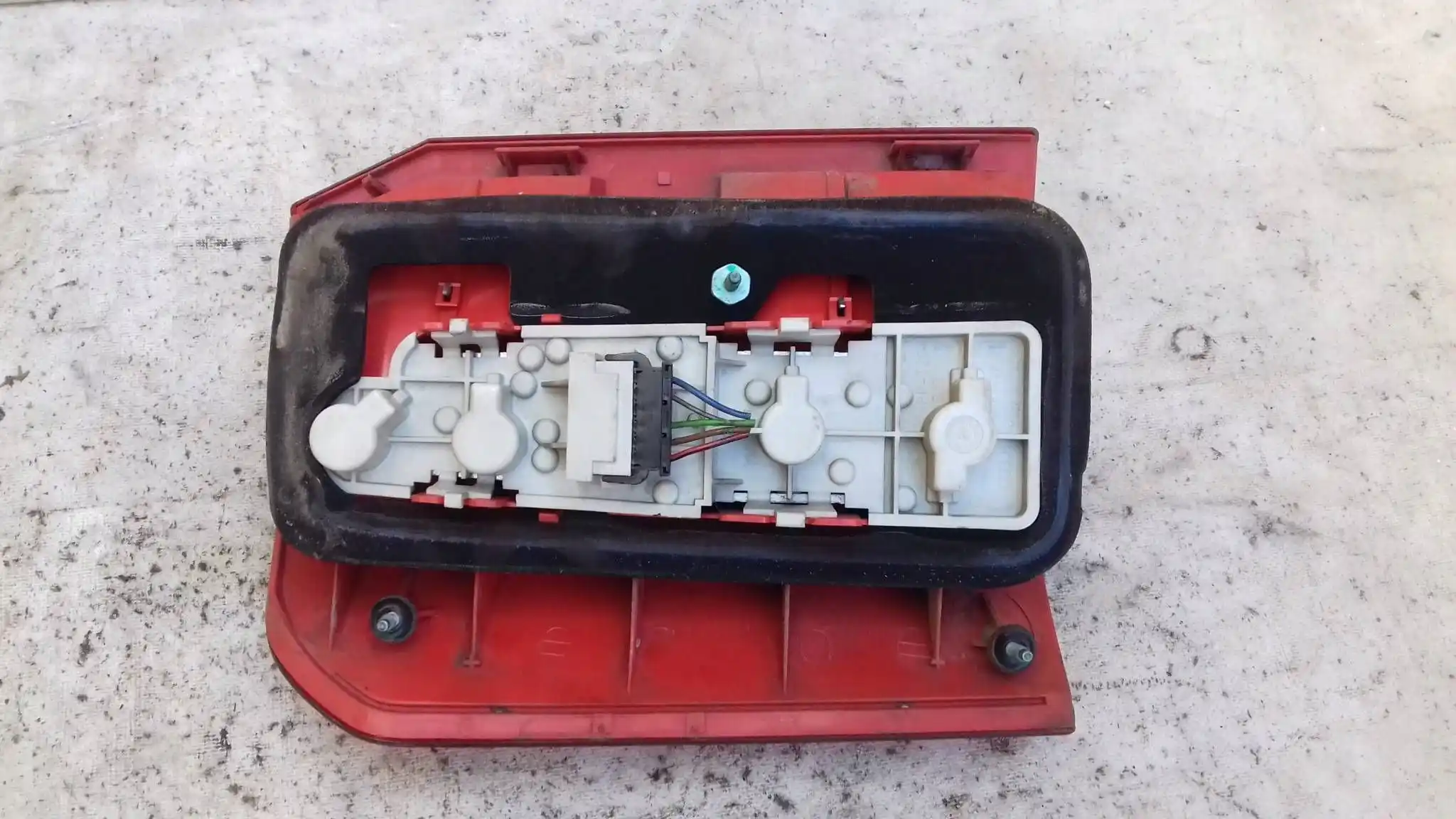 LAMPA PRAWY TYŁ TYLNA AUDI A2 99-