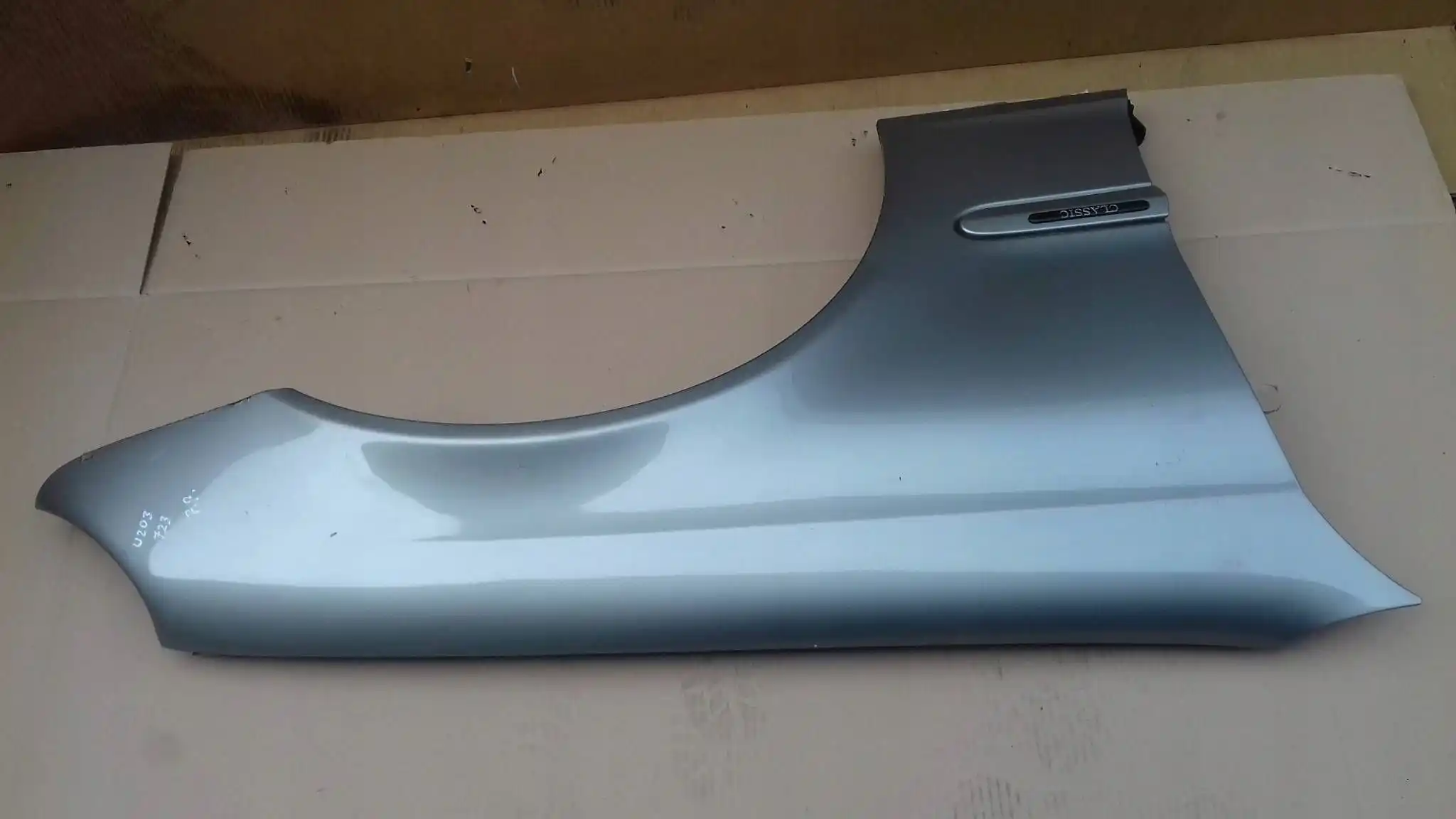 BŁOTNIK PRAWY PRZÓD PRZEDNI MERCEDES C-KLASA W203 00-07 723