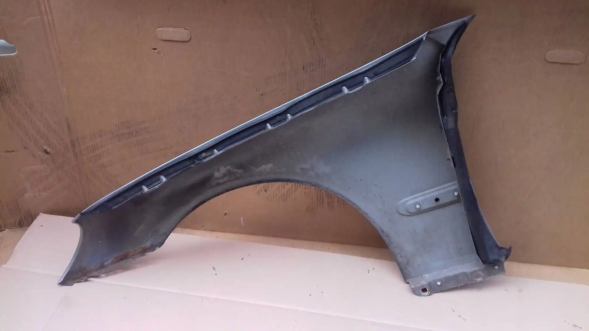 BŁOTNIK PRAWY PRZÓD PRZEDNI MERCEDES C-KLASA W203 00-07 723