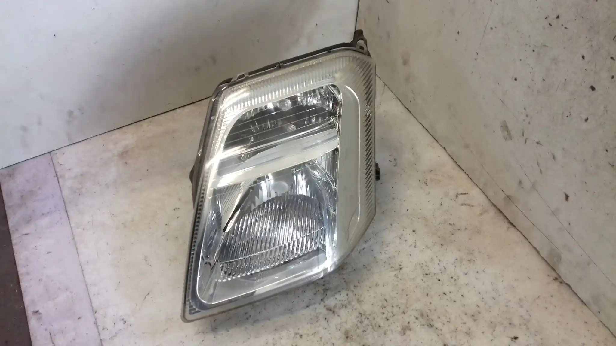 LAMPA LEWY PRZÓD PRZEDNIA TYC CITROEN C2 03-09