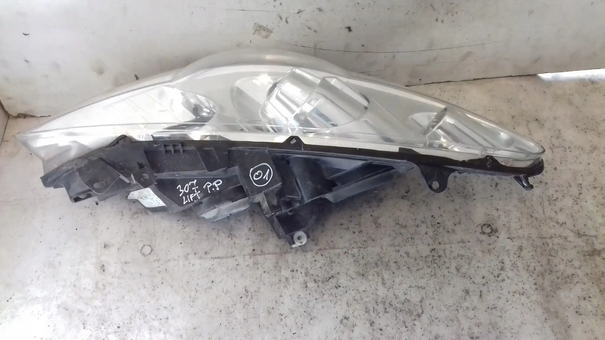 LAMPA PRAWY PRZÓD PRZEDNIA TYC PEUGEOT 307 LIFT 05-08
