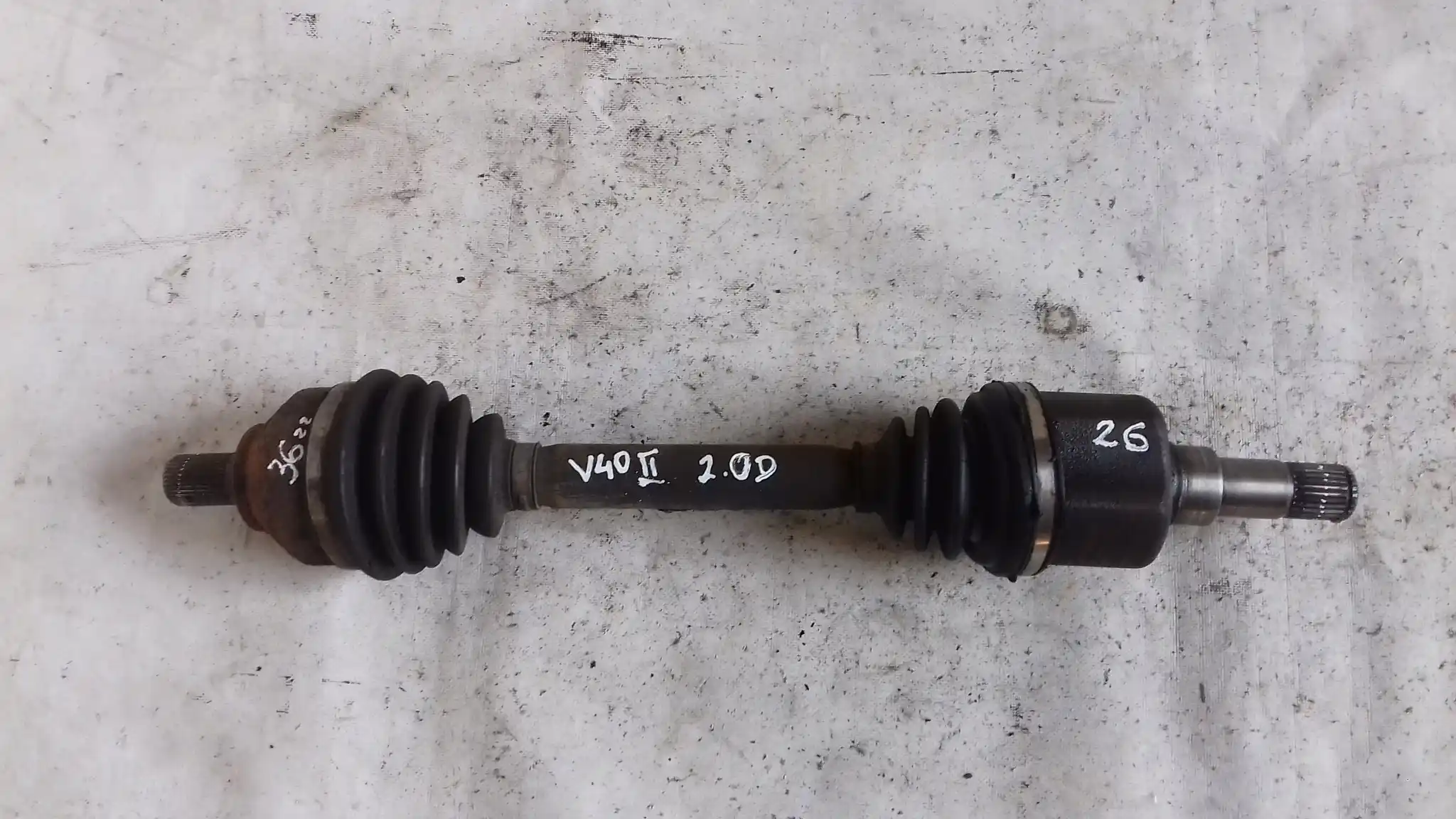 PÓŁOŚ LEWA KRÓTKA 26/36 30711770 VOLVO S40 II V50 2.0 HDI 04-