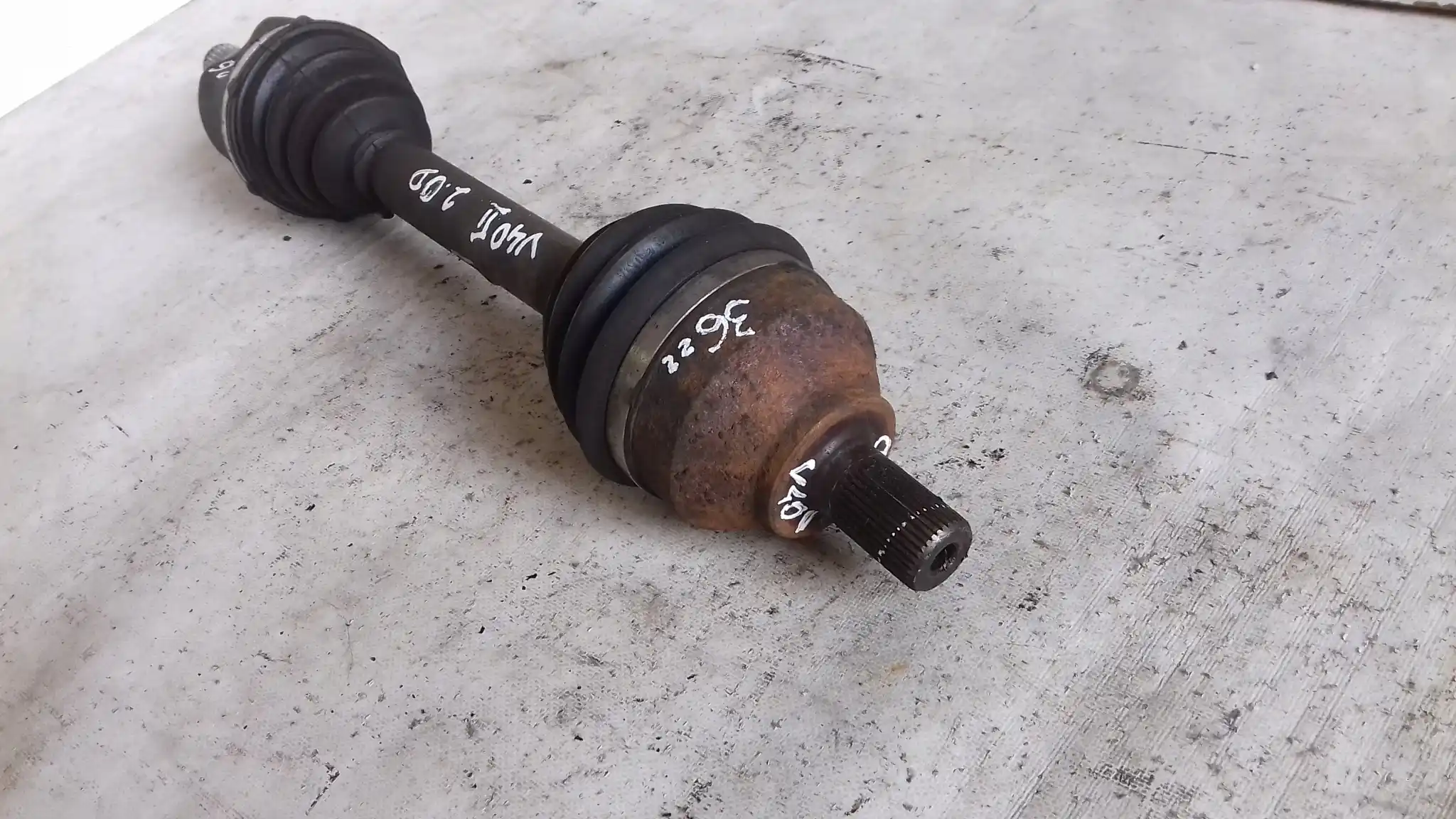 PÓŁOŚ LEWA KRÓTKA 26/36 30711770 VOLVO S40 II V50 2.0 HDI 04-