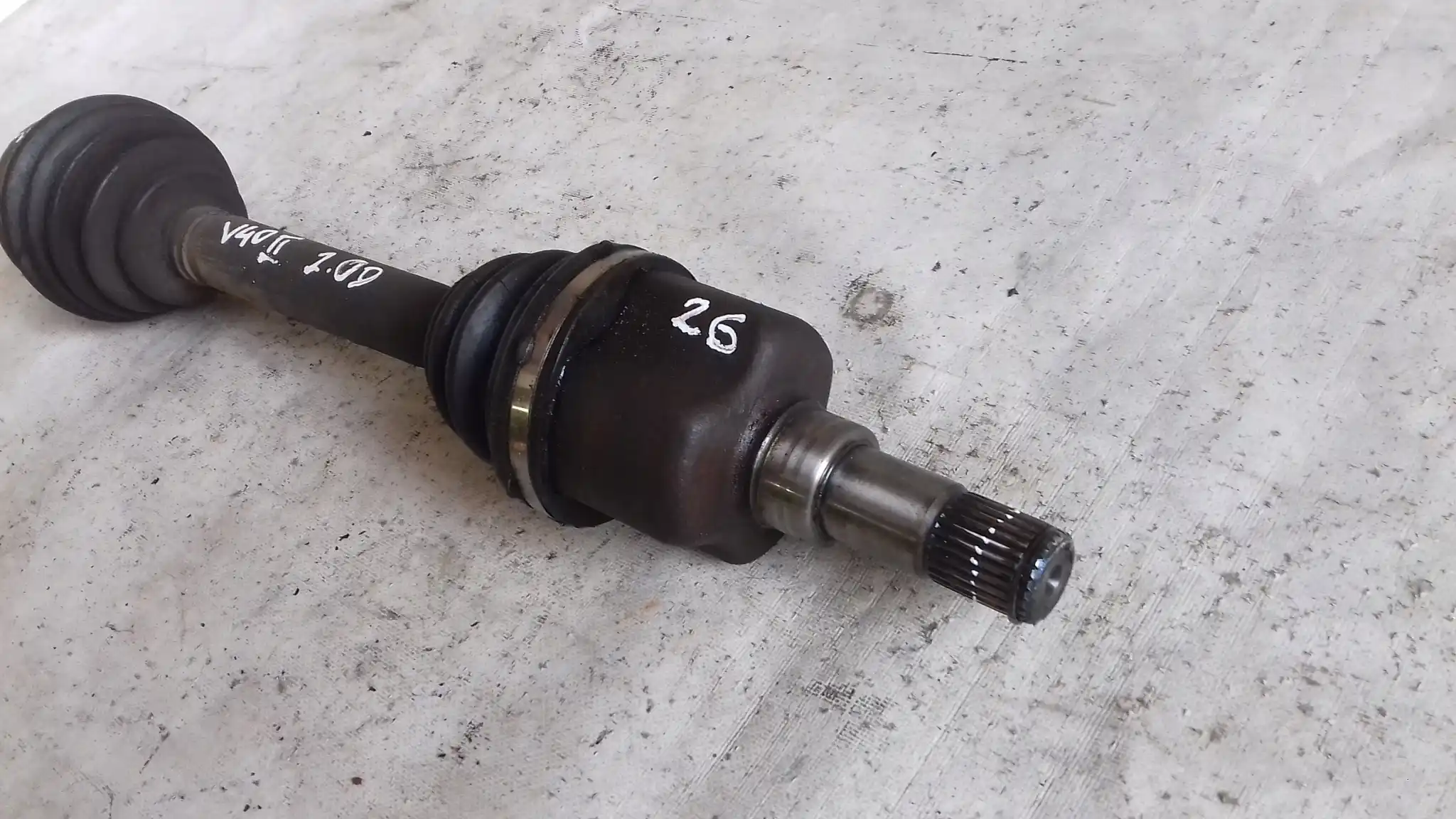 PÓŁOŚ LEWA KRÓTKA 26/36 30711770 VOLVO S40 II V50 2.0 HDI 04-