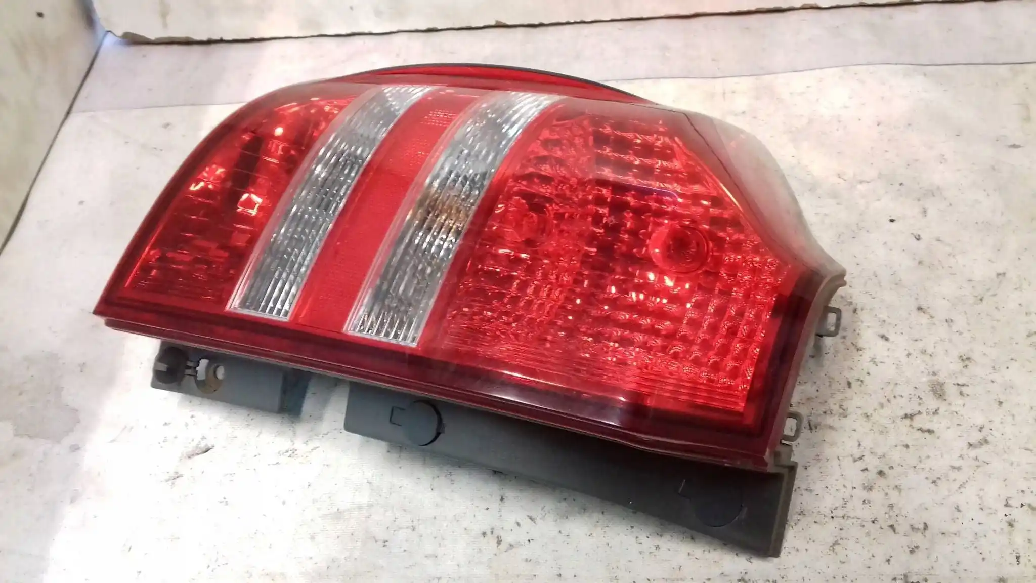LAMPA LEWY TYŁ TYLNA KIA CEED I SW KOMBI 06-09