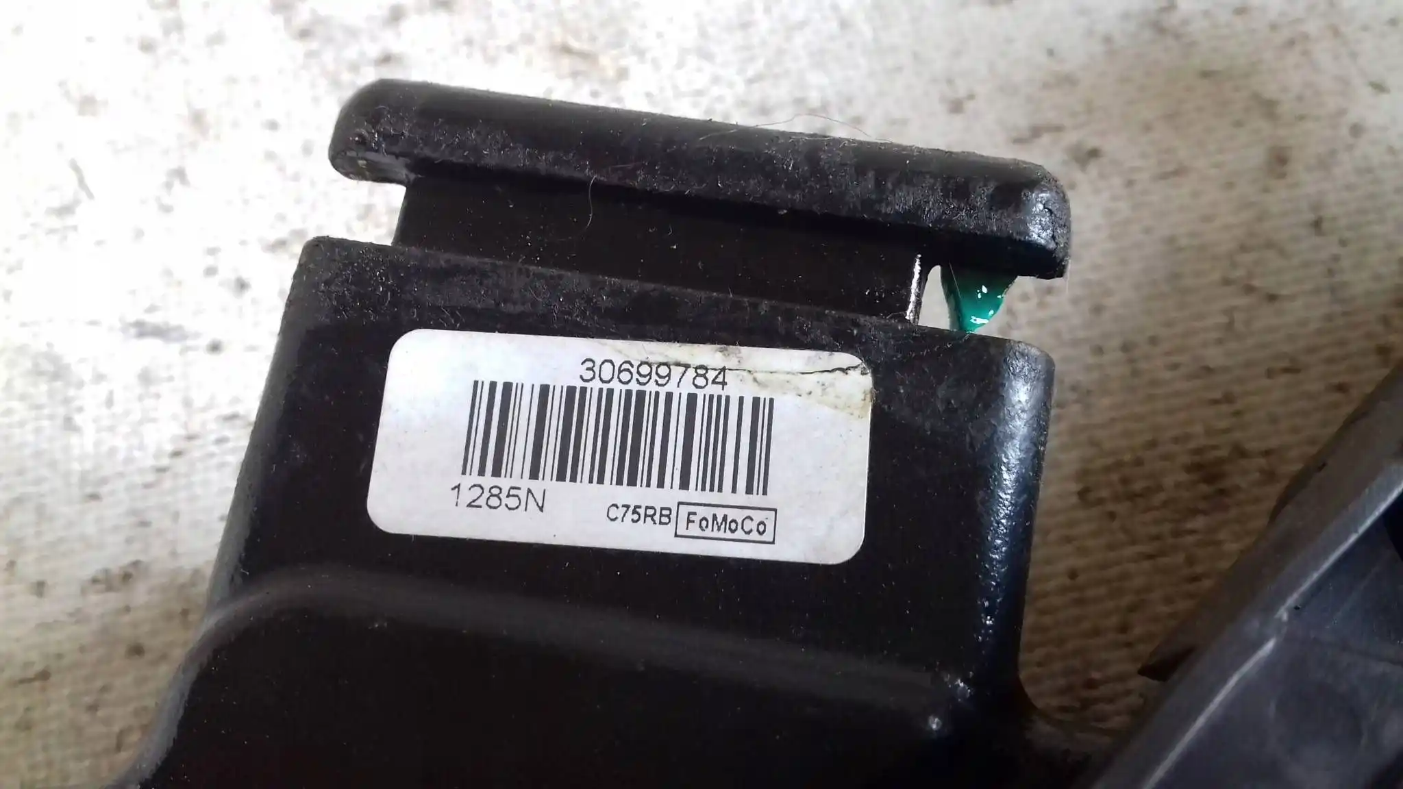 ZAMEK DRZWI LEWY PRZÓD 30699784 VOLVO S40 II 04-