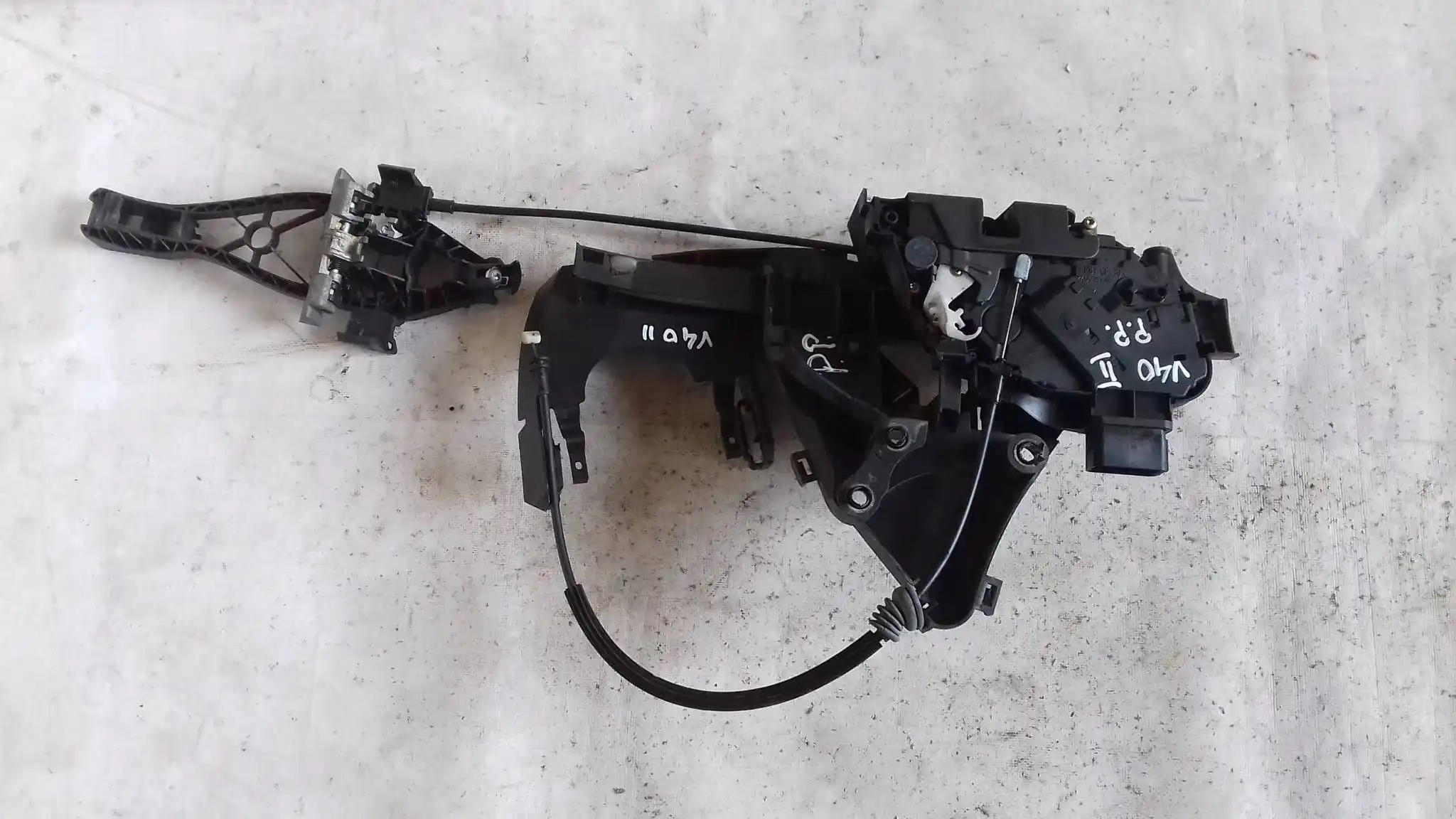 ZAMEK DRZWI PRAWY PRZÓD 30699793 VOLVO S40 II 04-