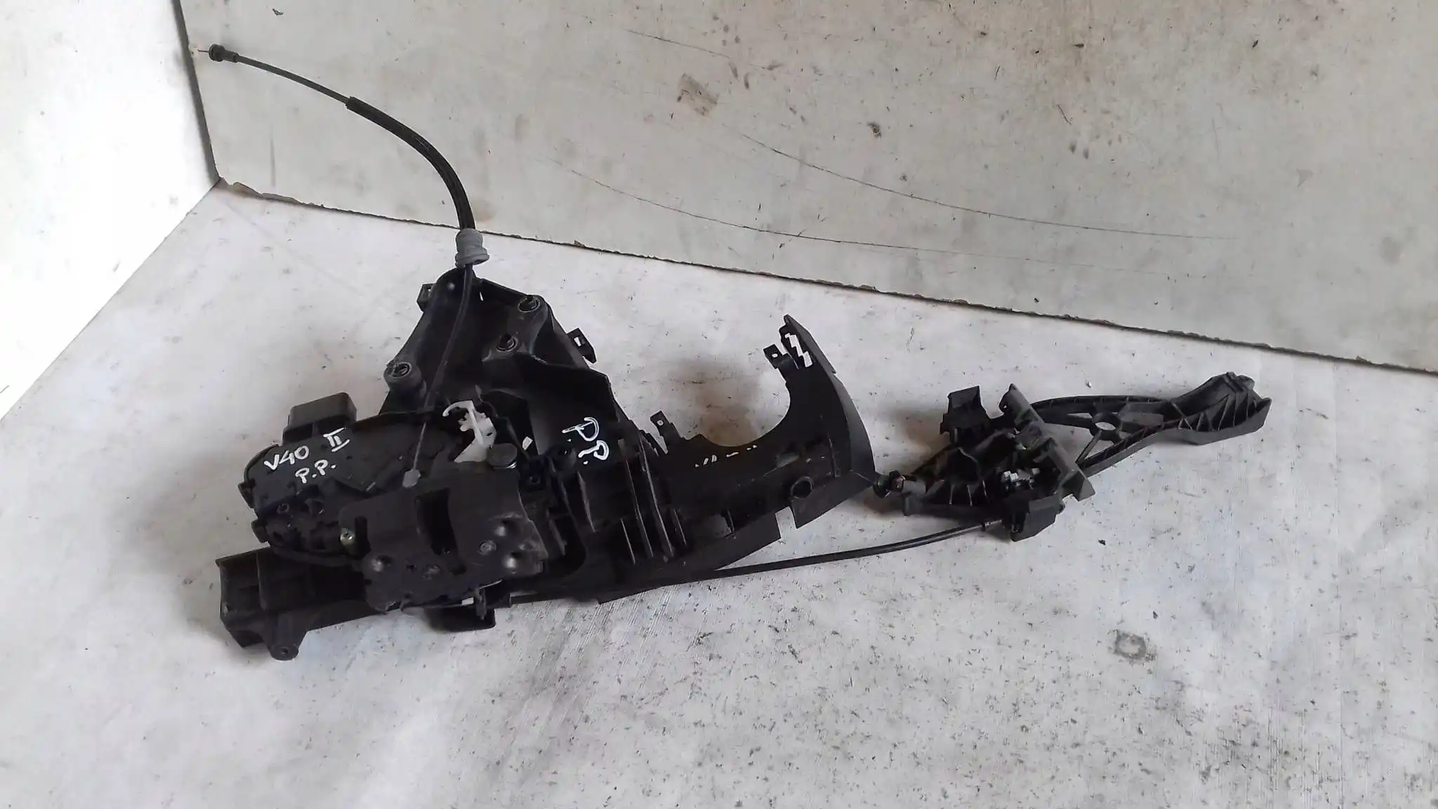ZAMEK DRZWI PRAWY PRZÓD 30699793 VOLVO S40 II 04-