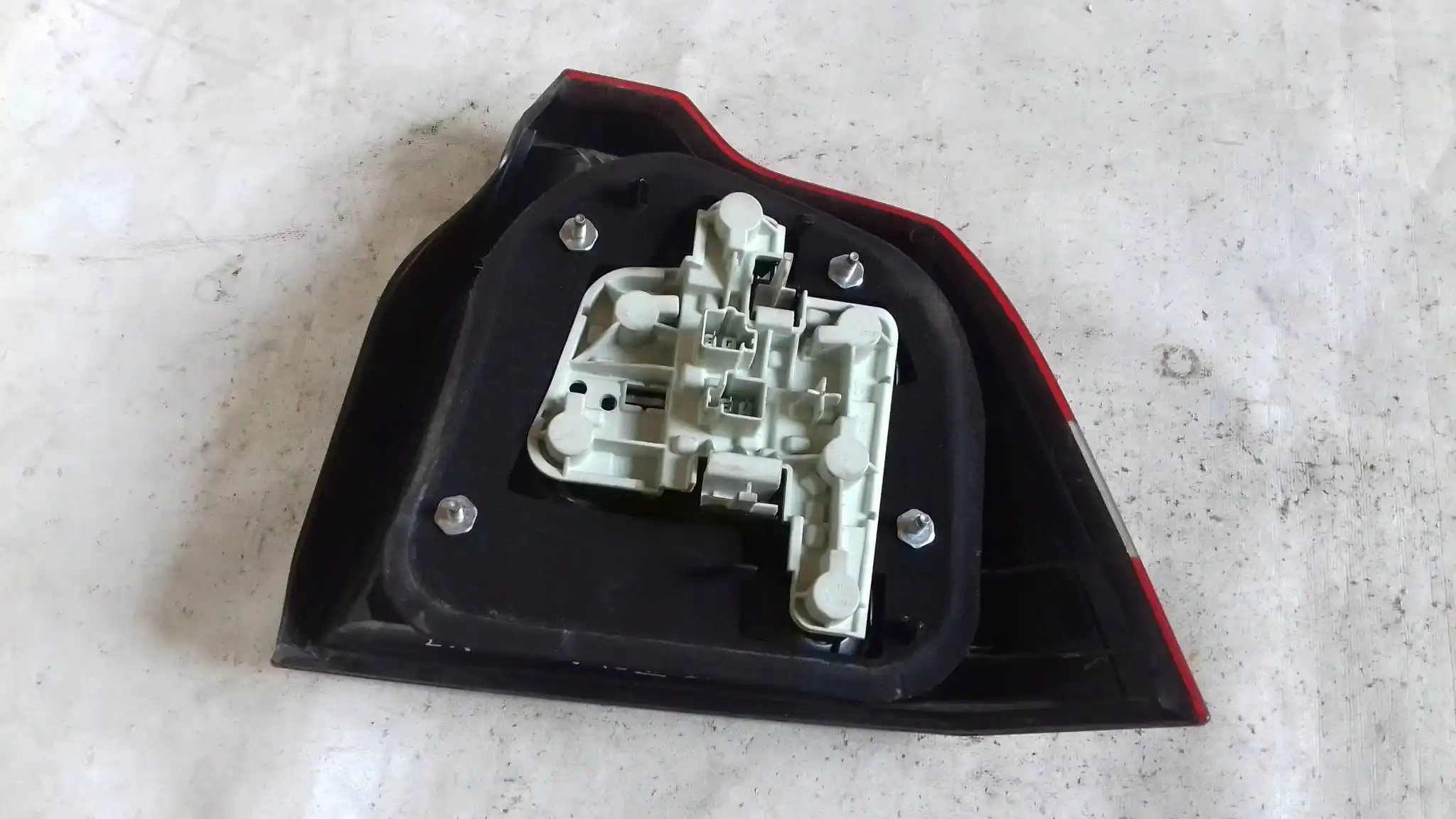 LAMPA LEWY TYŁ TYLNA 30698912 VOLVO S40 II 04-