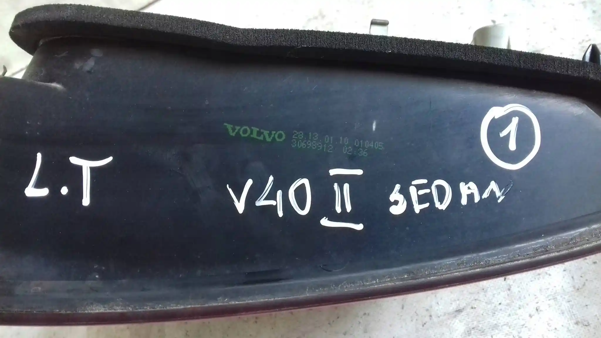 LAMPA LEWY TYŁ TYLNA 30698912 VOLVO S40 II 04-