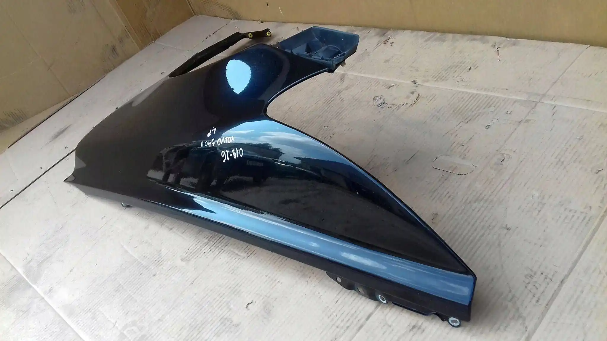 BŁOTNIK LEWY PRZÓD PRZEDNI VOLVO S40 II V50 04-07 LAK 019-26
