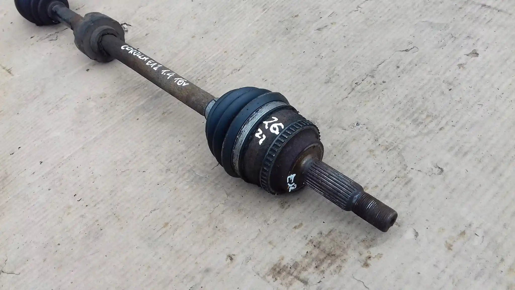 PÓŁOŚ PRAWA DŁUGA 23/26 TOYOTA COROLLA E12 1.4 VVTI 01-