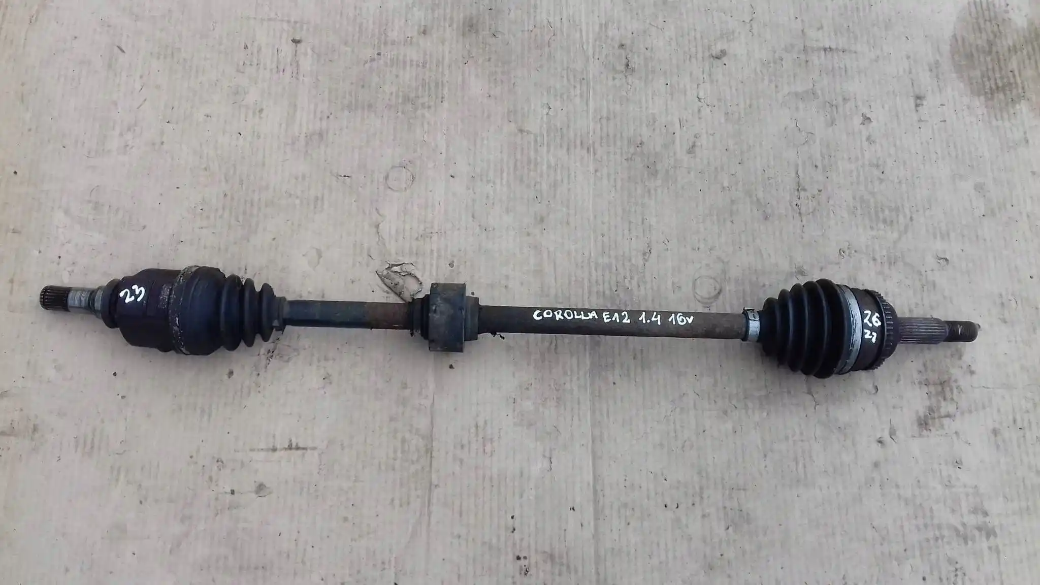 PÓŁOŚ PRAWA DŁUGA 23/26 TOYOTA COROLLA E12 1.4 VVTI 01-
