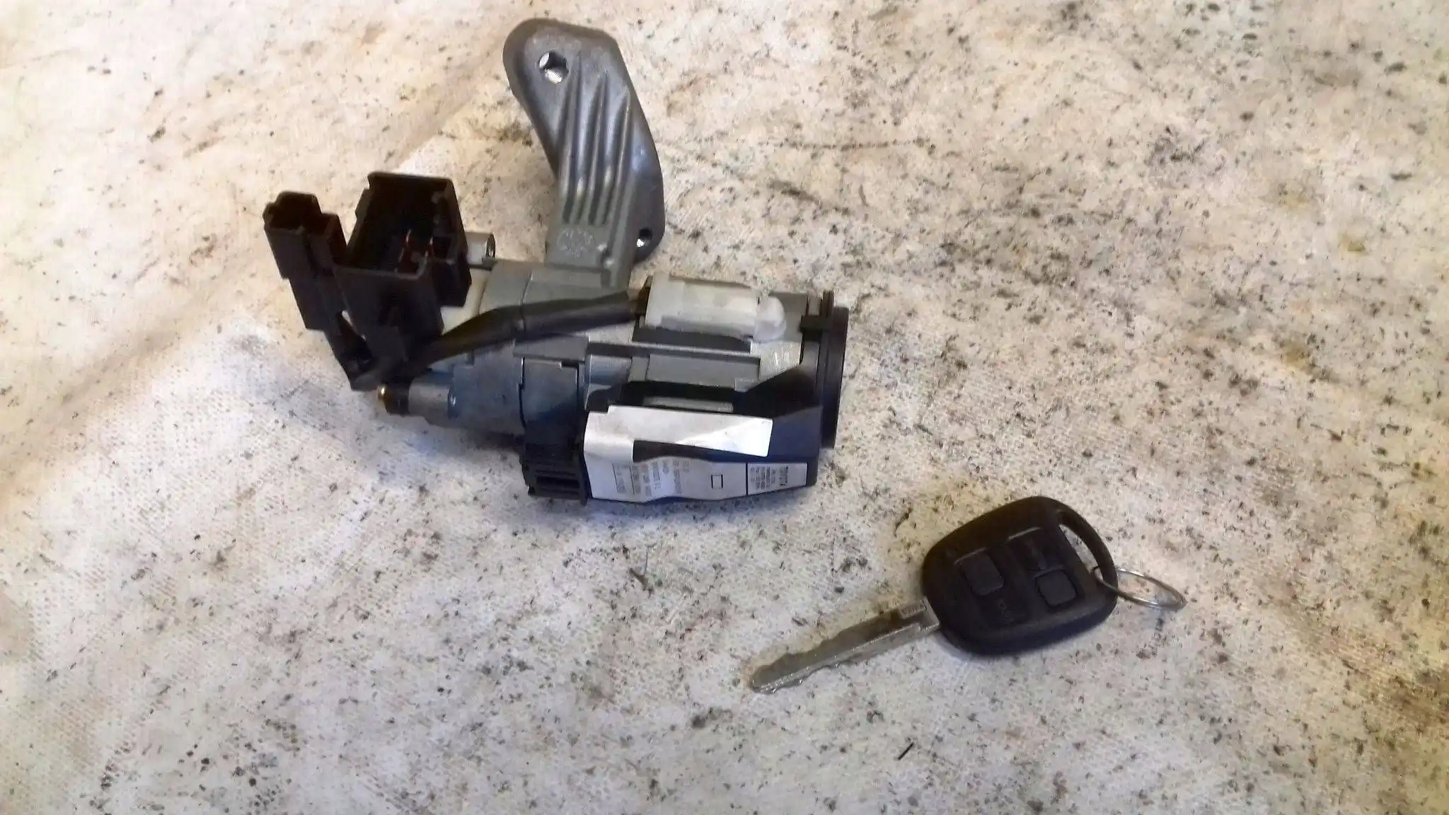 KOMPUTER 0261207411 ZESTAW IMMO TOYOTA COROLLA E12 1.4 VVTI 01-