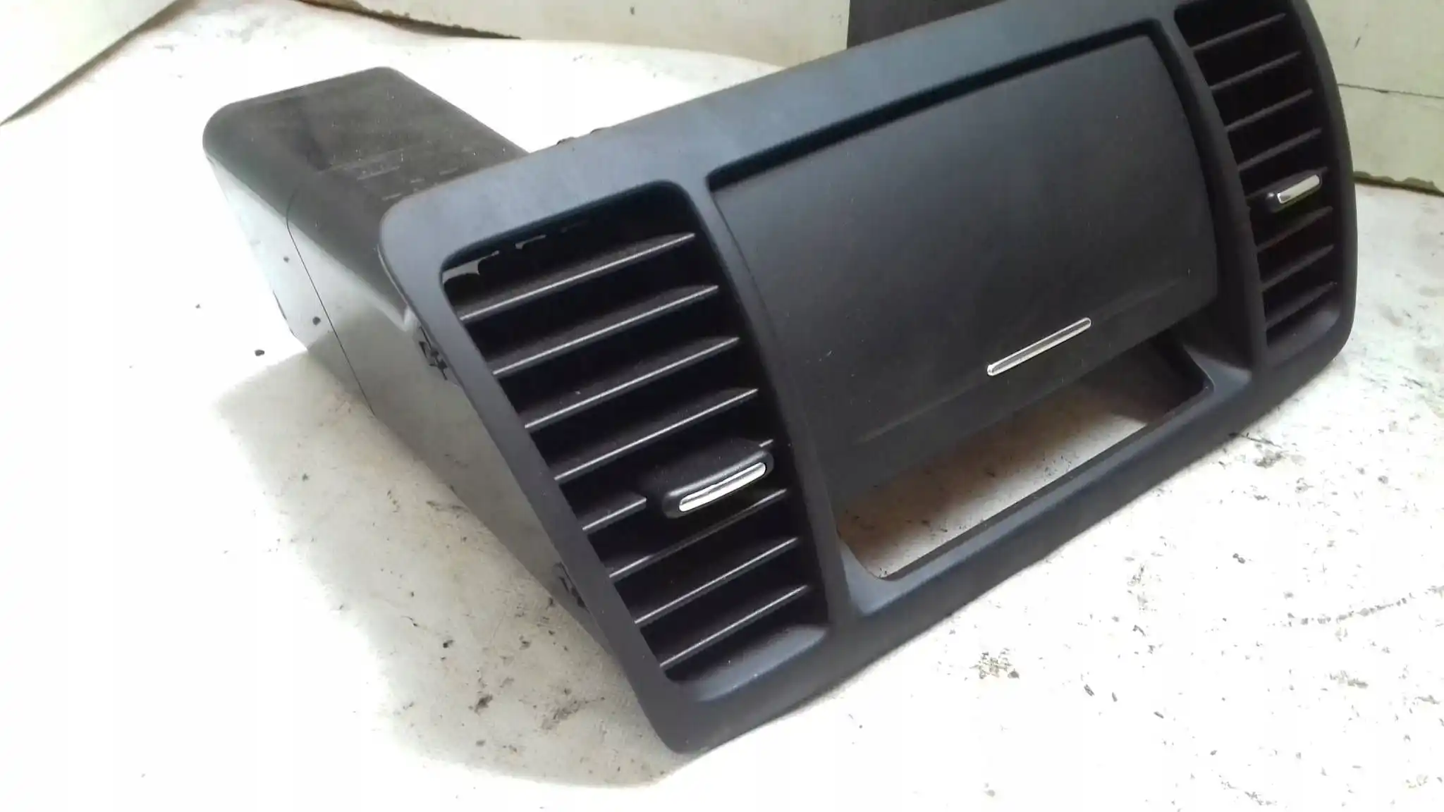 SCHOWEK ŚRODKOWY KONSOLI KRATKA GA435281100 SUBARU LEGACY IV BL BP 03-09