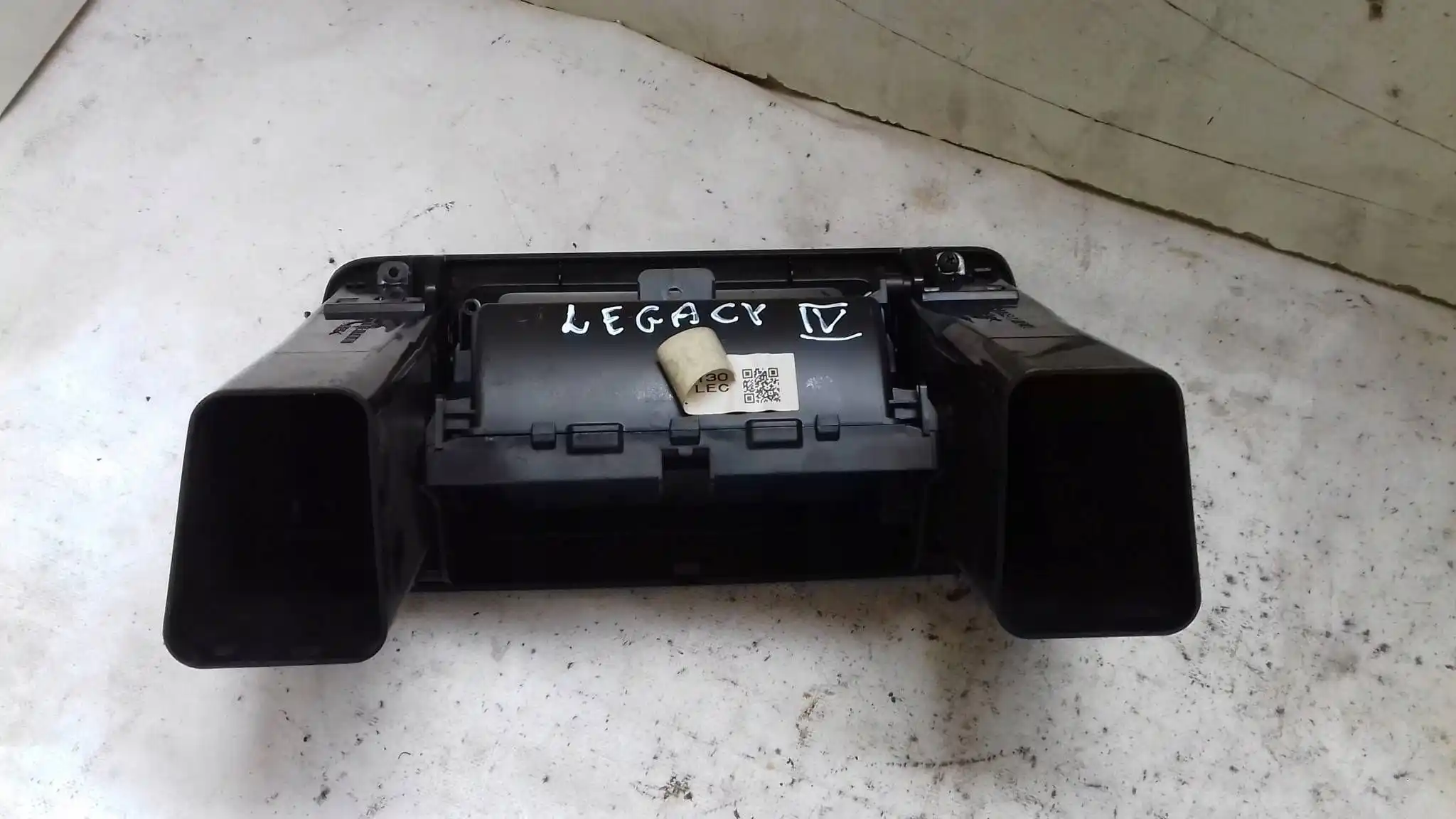 SCHOWEK ŚRODKOWY KONSOLI KRATKA GA435281100 SUBARU LEGACY IV BL BP 03-09