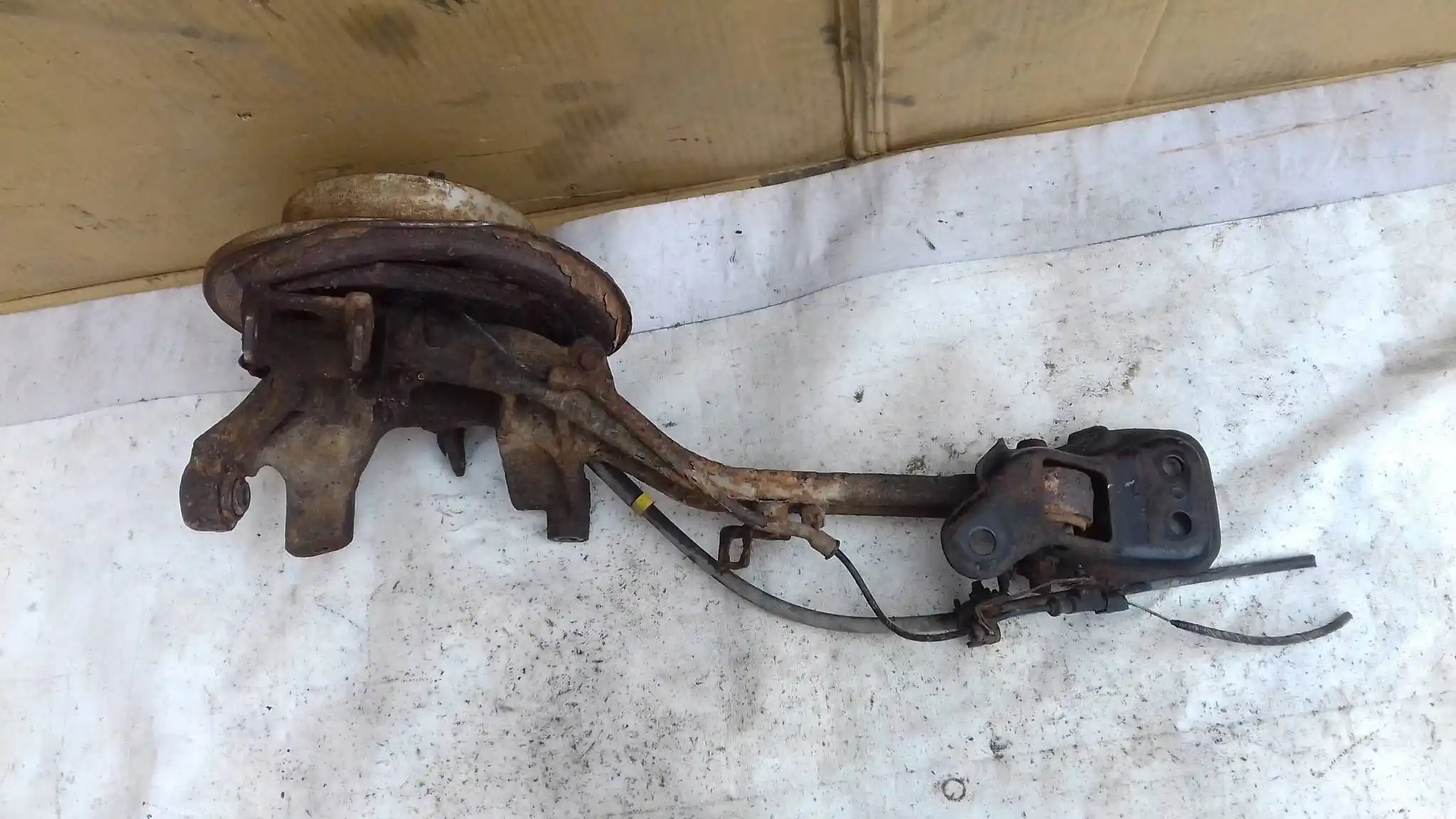 ZWROTNICA LEWY TYŁ TYLNA SUBARU LEGACY IV BP KOMBI 2.0 16V 03-09