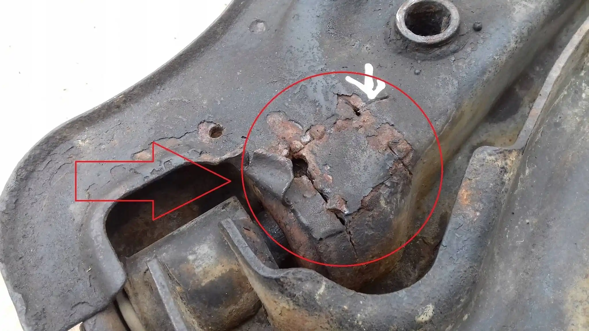 SANKI KOŁYSKA WÓZEK BELKA TRAWERS PRZÓD SUZUKI LIANA SEDAN 01- BENZYNA
