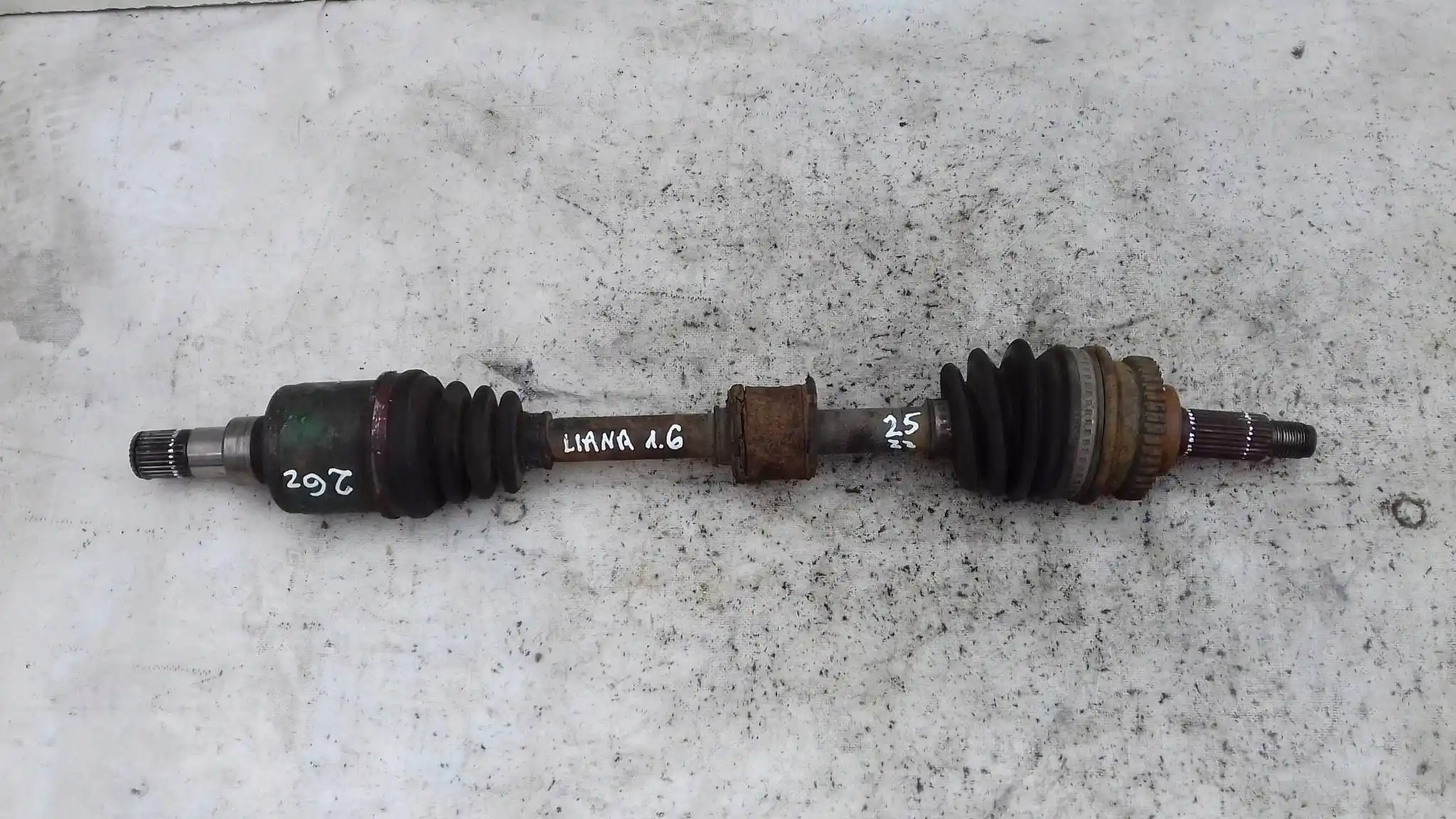 PÓŁOŚ LEWA KRÓTKA 26/25 SUZUKI LIANA 1.6 16V 01-
