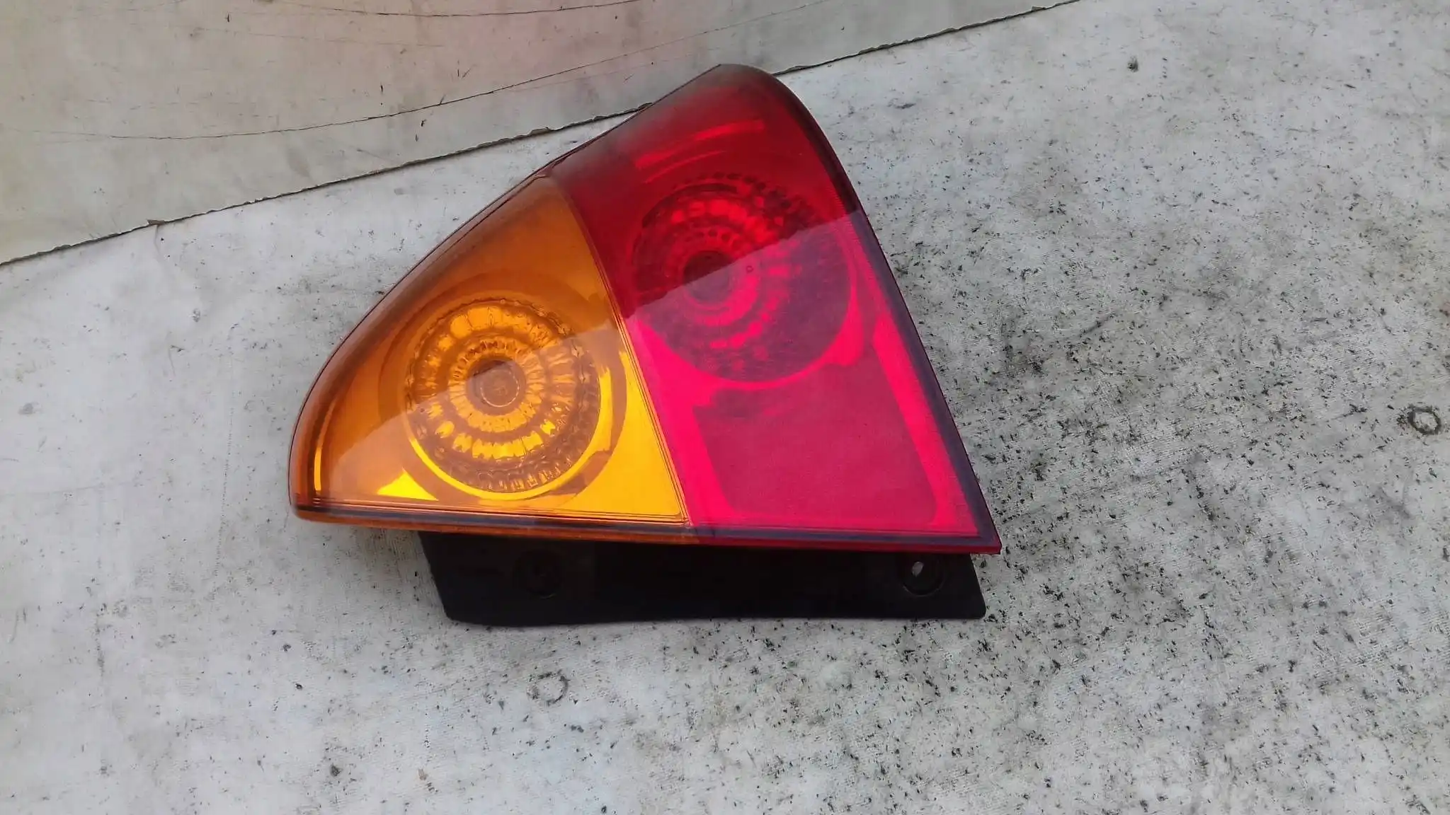 LAMPA PRAWY TYŁ TYLNA SUZUKI LIANA SEDAN 01-