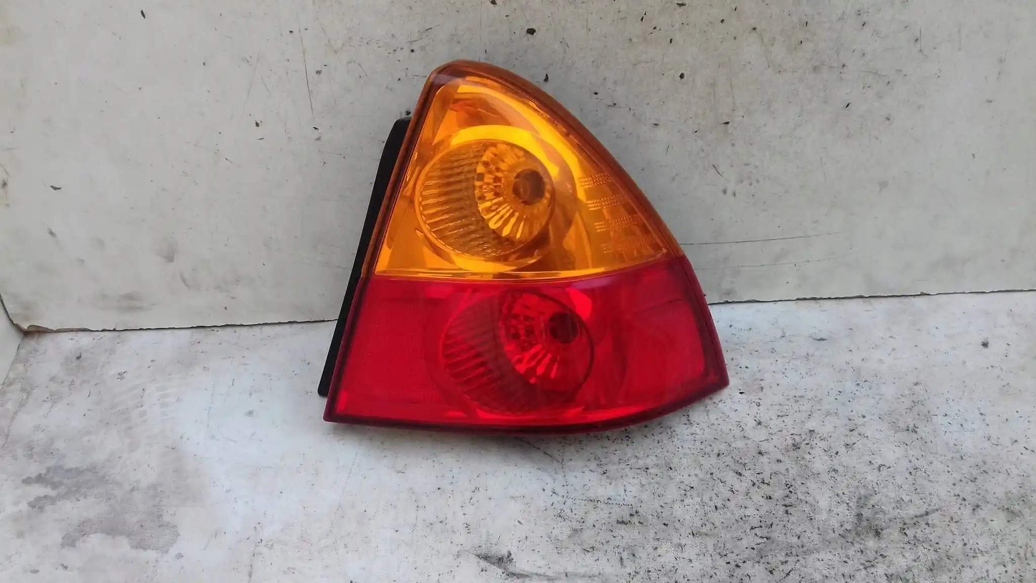 LAMPA PRAWY TYŁ TYLNA SUZUKI LIANA SEDAN 01-