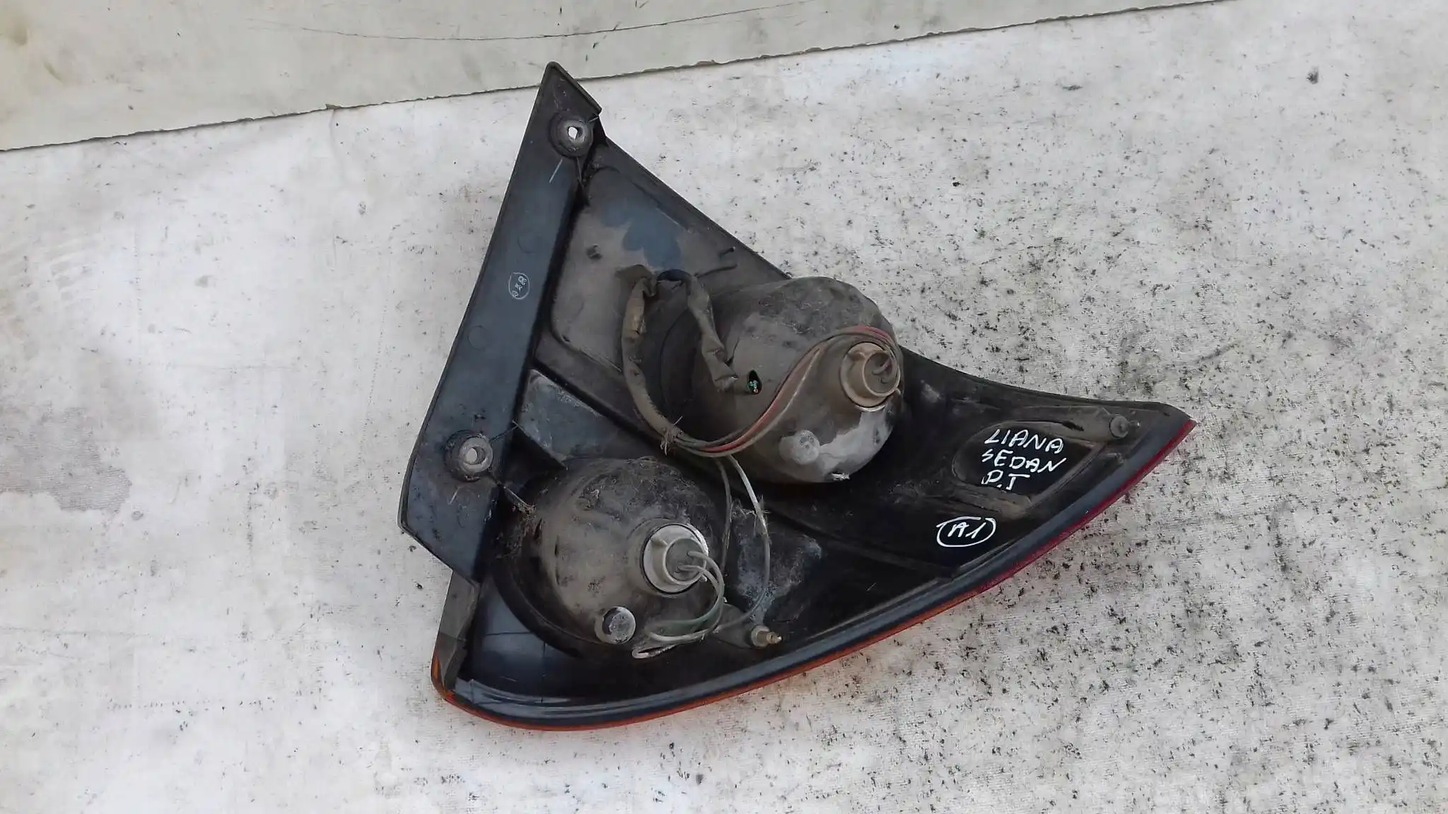 LAMPA PRAWY TYŁ TYLNA SUZUKI LIANA SEDAN 01-