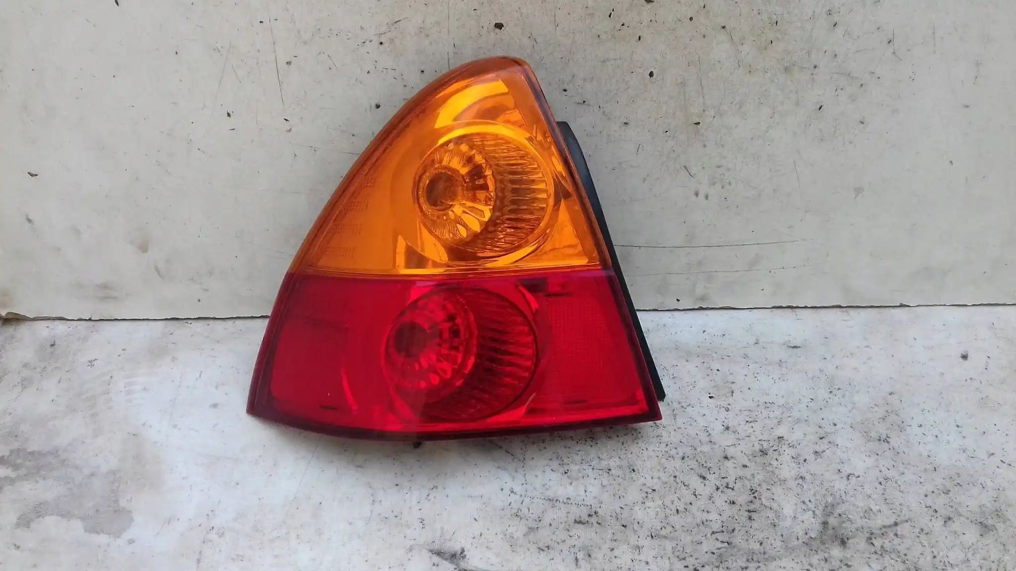 LAMPA LEWY TYŁ TYLNA SUZUKI LIANA SEDAN 01-