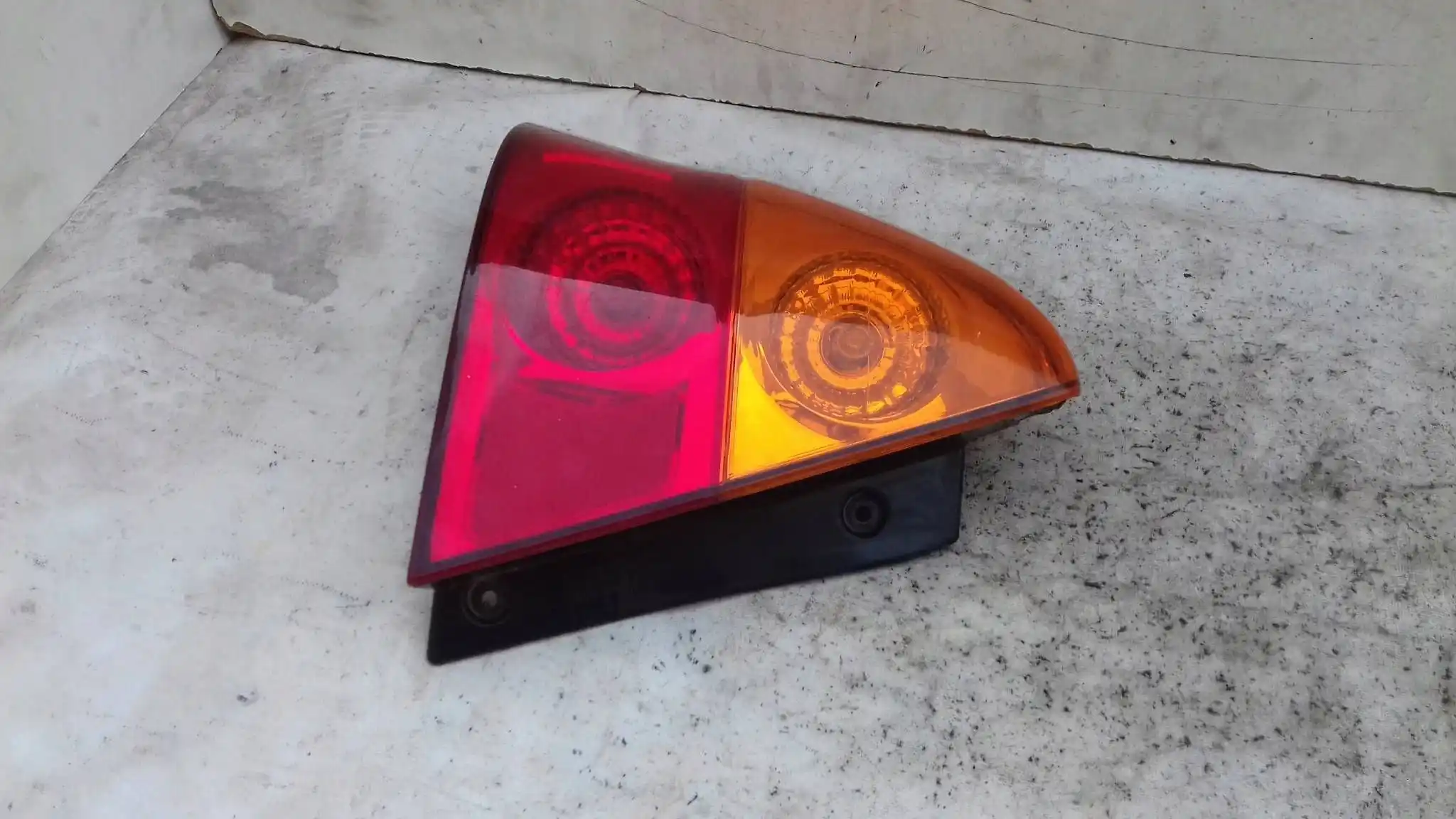LAMPA LEWY TYŁ TYLNA SUZUKI LIANA SEDAN 01-