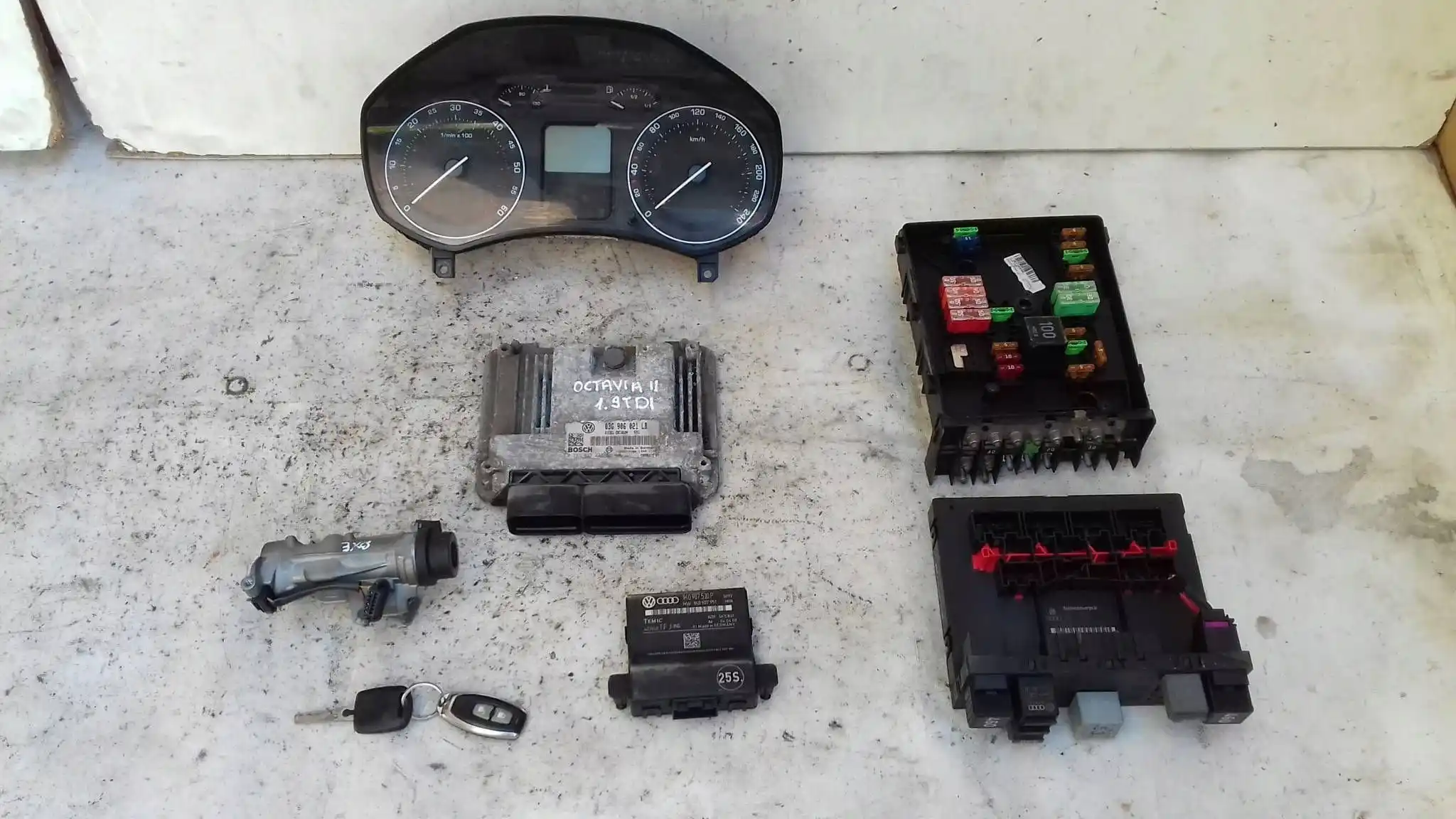 KOMPUTER 03G906021LB ZESTAW IMMO SKODA OCTAVIA II 1.9 TDI 04-