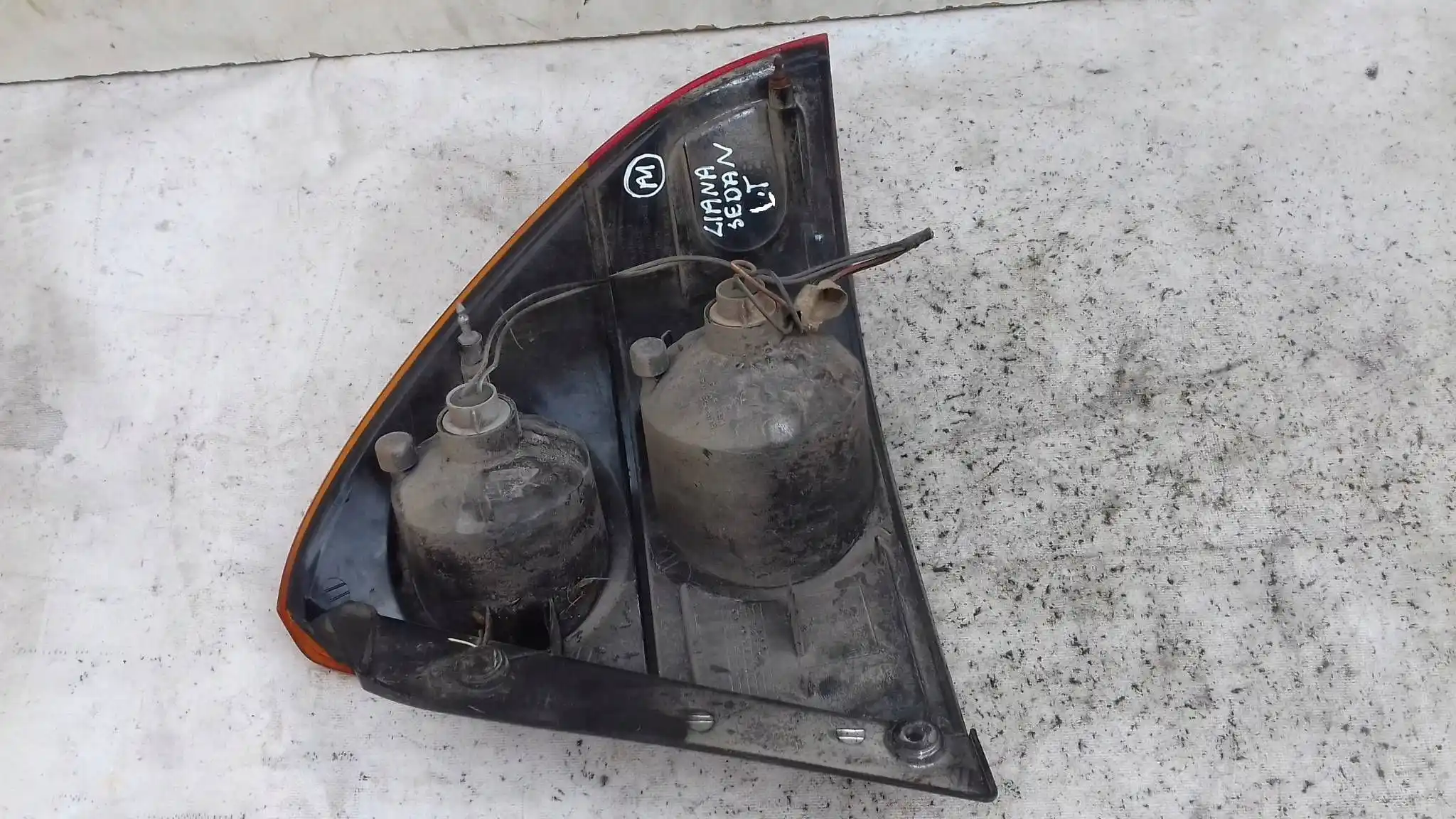 LAMPA LEWY TYŁ TYLNA SUZUKI LIANA SEDAN 01-