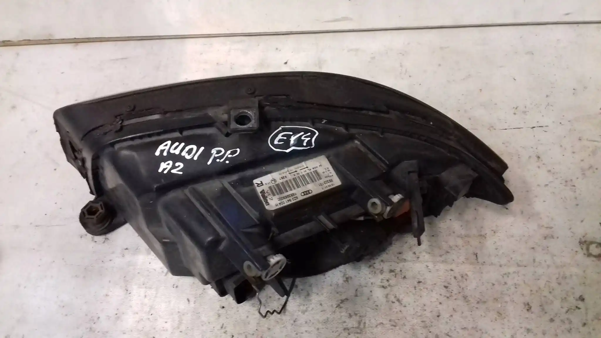 LAMPA PRAWY PRZÓD PRZEDNIA 8Z0941004 AUDI A2 99-