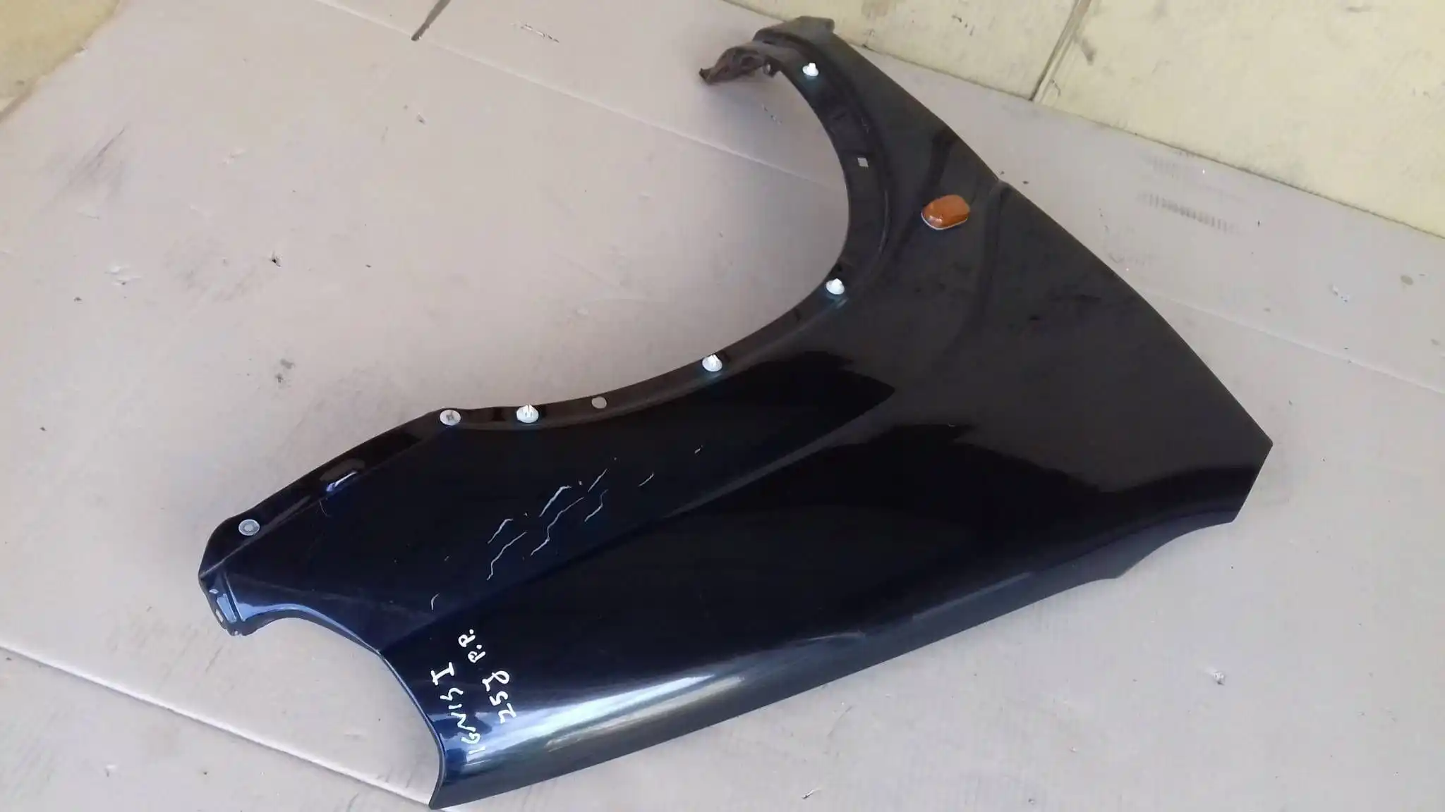 BŁOTNIK PRAWY PRZÓD PRZEDNI SUZUKI IGNIS I 00-06 Z5J
