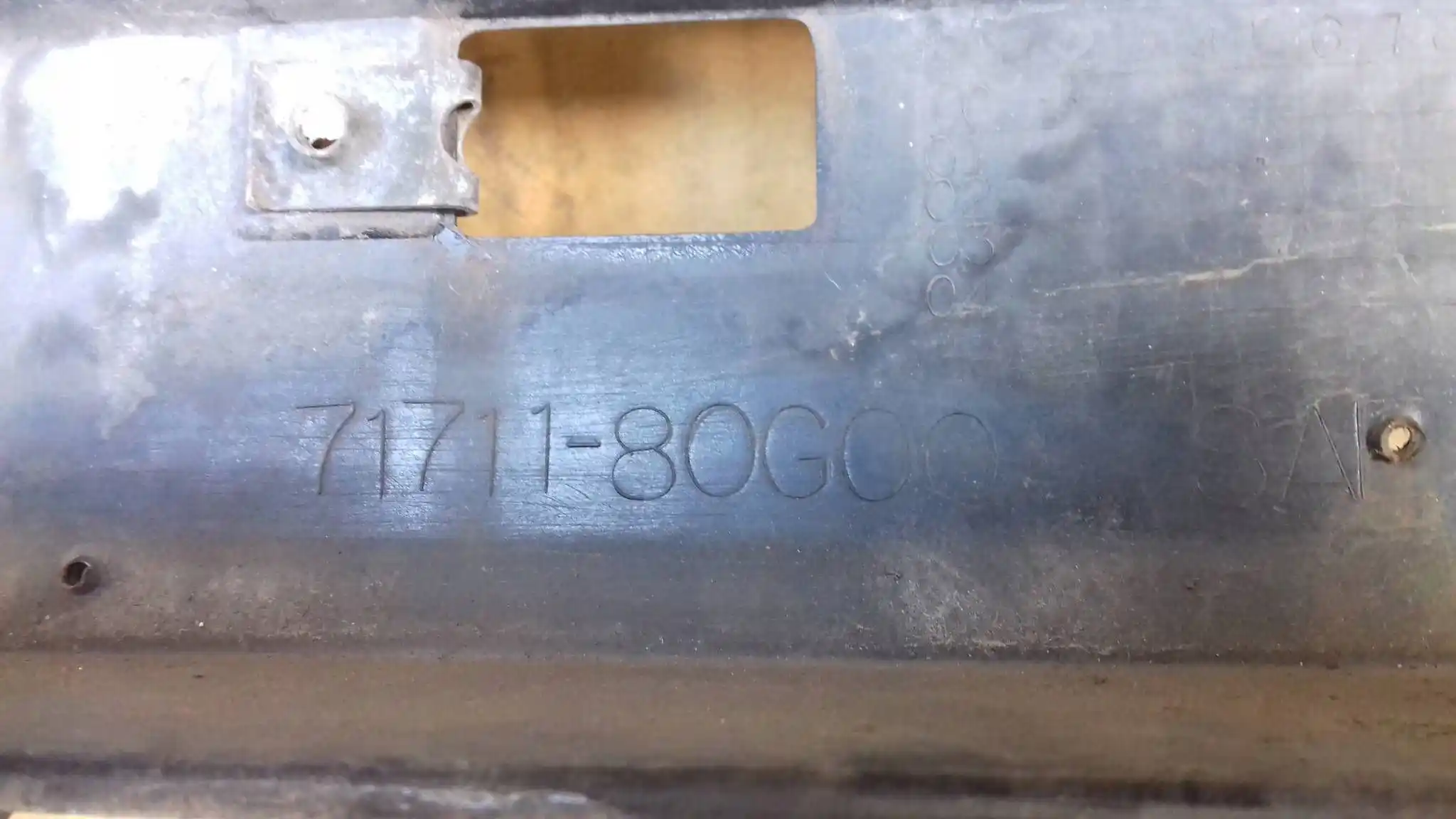 ZDERZAK PRZÓD PRZEDNI 7171180G00 SUZUKI IGNIS I 00-06 LAK Z5J