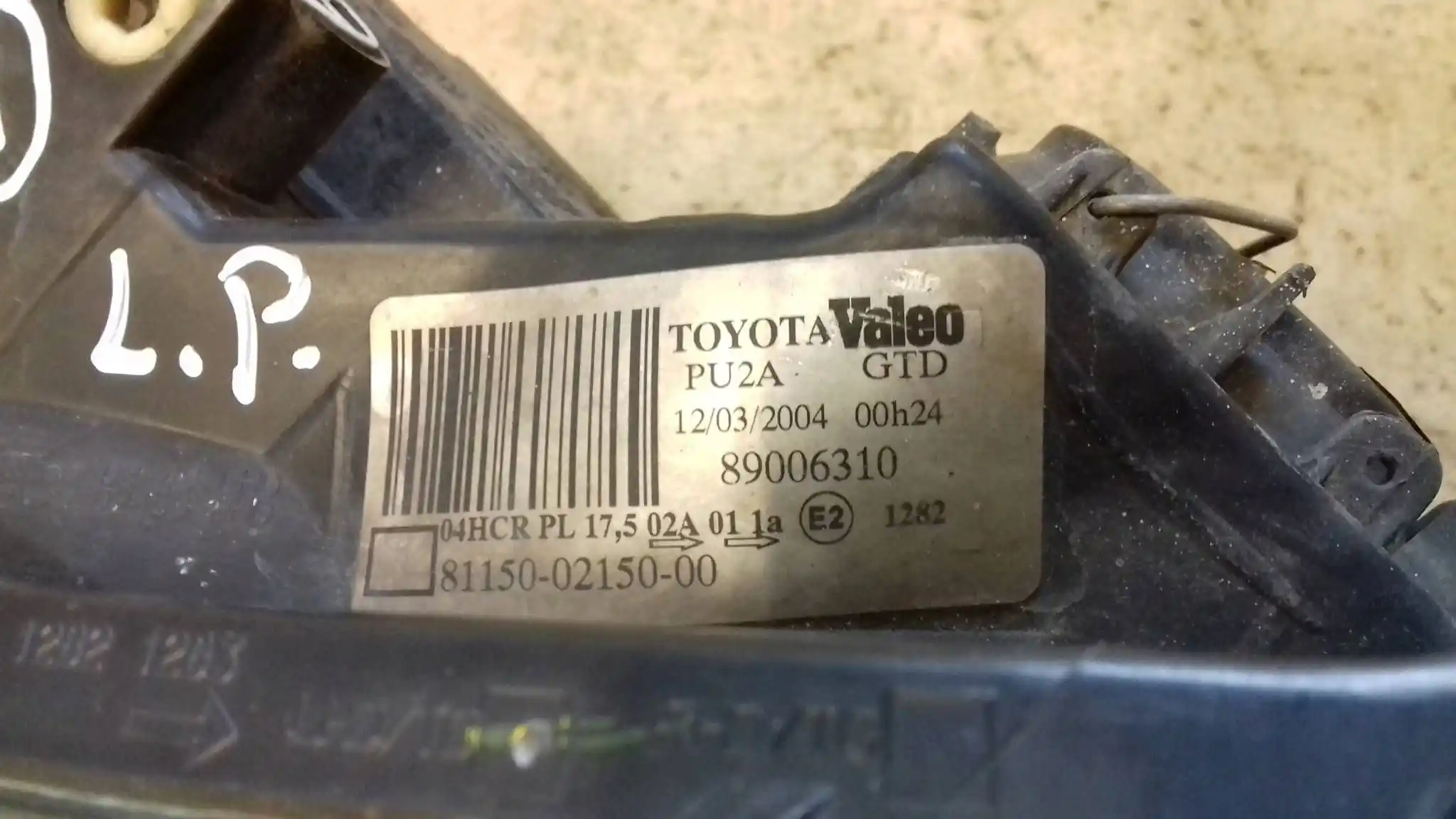 LAMPA LEWY PRZÓD PRZEDNIA 8115002150 TOYOTA COROLLA E12 01-04