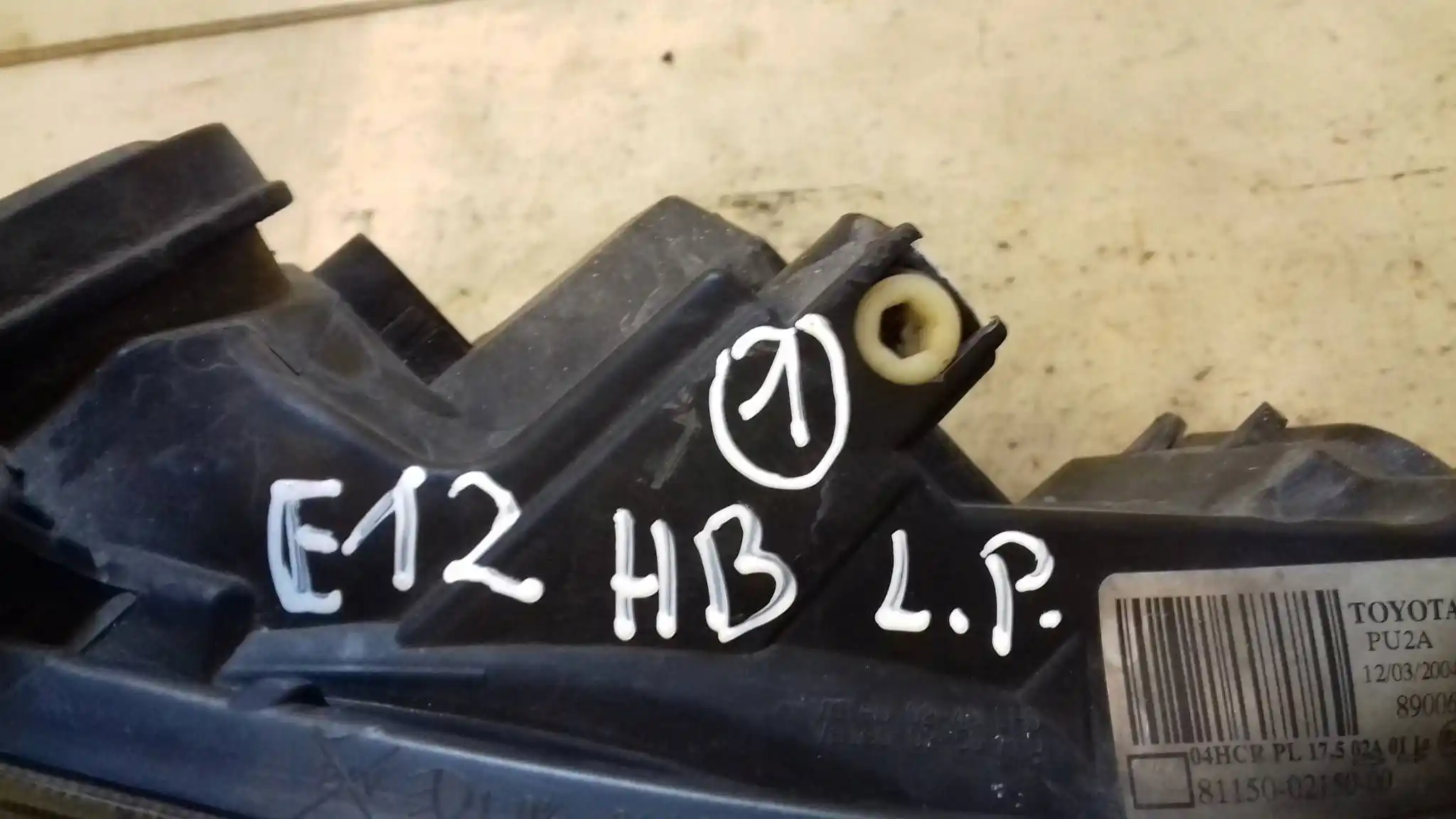 LAMPA LEWY PRZÓD PRZEDNIA 8115002150 TOYOTA COROLLA E12 01-04