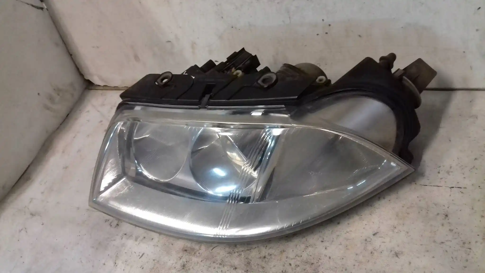 LAMPA LEWY PRZÓD PRZEDNIA 3B0941015AK VW PASSAT B5 LIFT 00-05