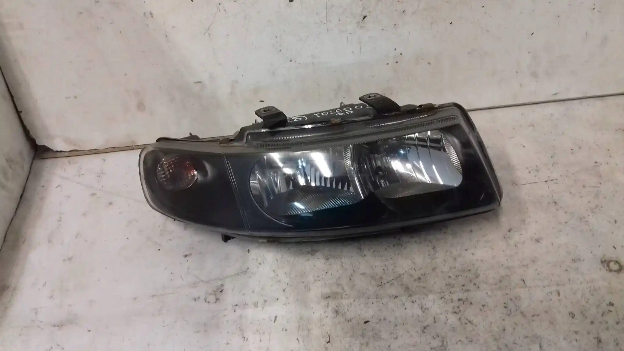 LAMPA PRAWY PRZÓD PRZEDNIA DEPO SEAT TOLEDO II LEON I 98-05