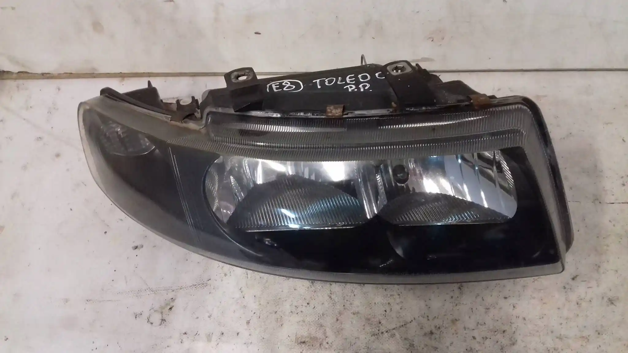 LAMPA PRAWY PRZÓD PRZEDNIA DEPO SEAT TOLEDO II LEON I 98-05