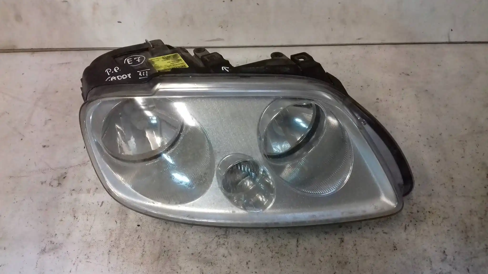 LAMPA PRAWY PRZÓD PRZEDNIA 2K0941006B VW CADDY III 03-10