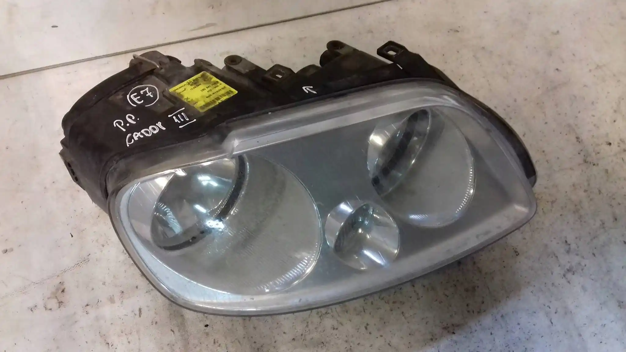 LAMPA PRAWY PRZÓD PRZEDNIA 2K0941006B VW CADDY III 03-10