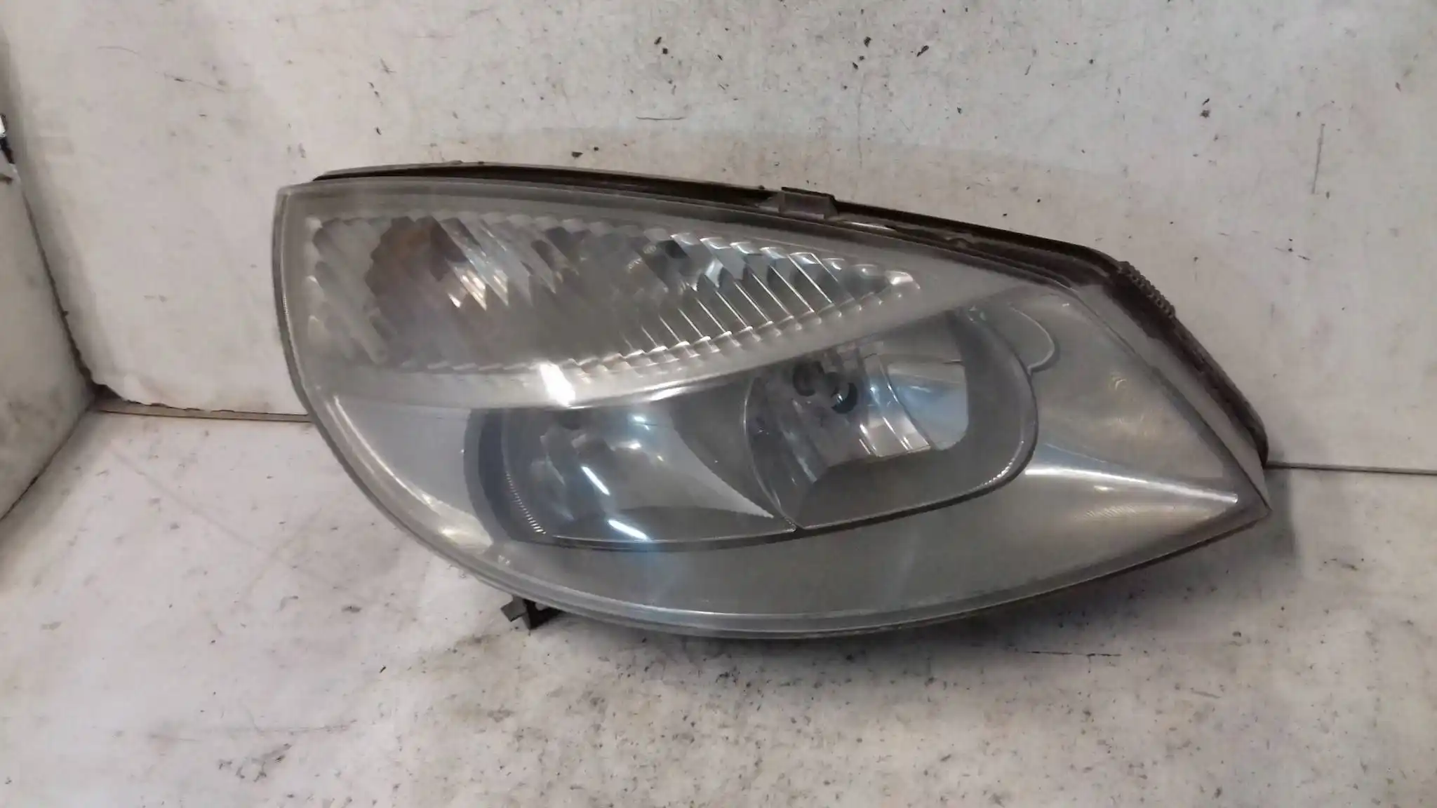 LAMPA PRAWY PRZÓD PRZEDNIA RENAULT SCENIC II 03-06